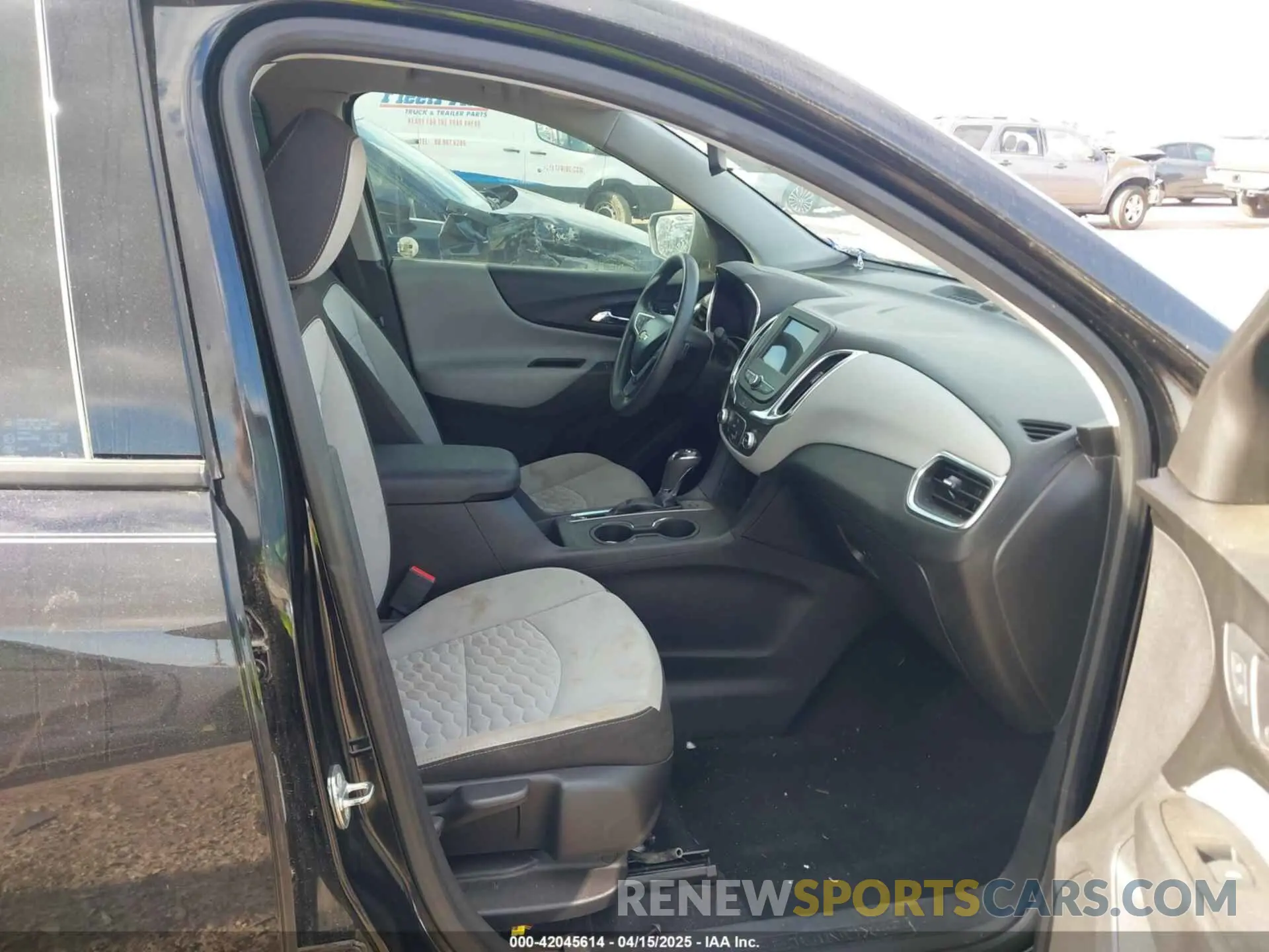 5 Photograph of a damaged car 3GNAXHEV4KL320440 CHEVROLET EQUINOX 2019