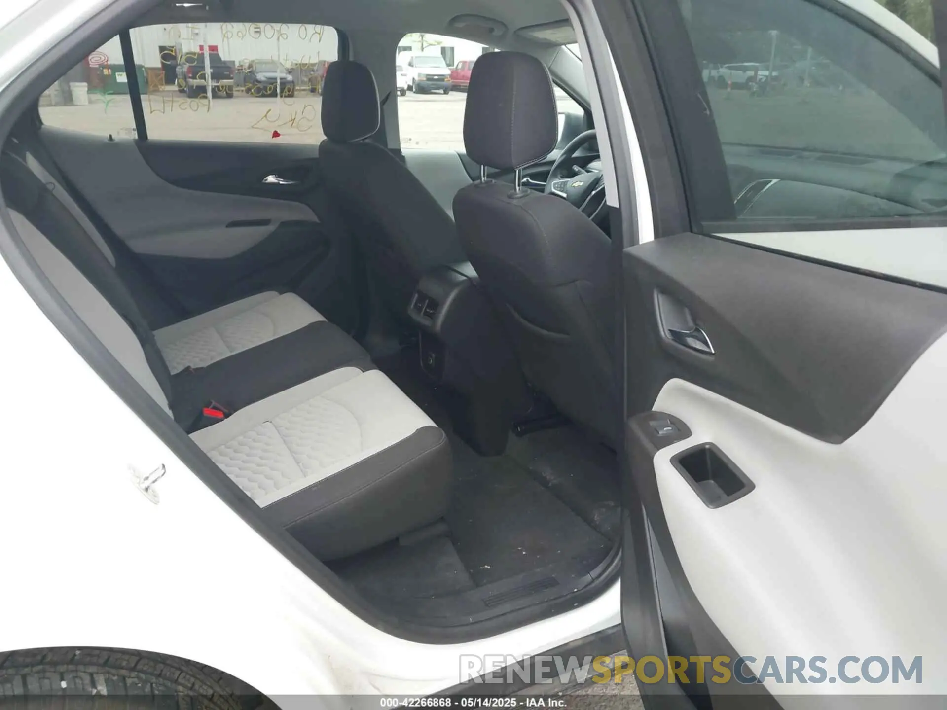 8 Photograph of a damaged car 3GNAXHEV4KS530347 CHEVROLET EQUINOX 2019