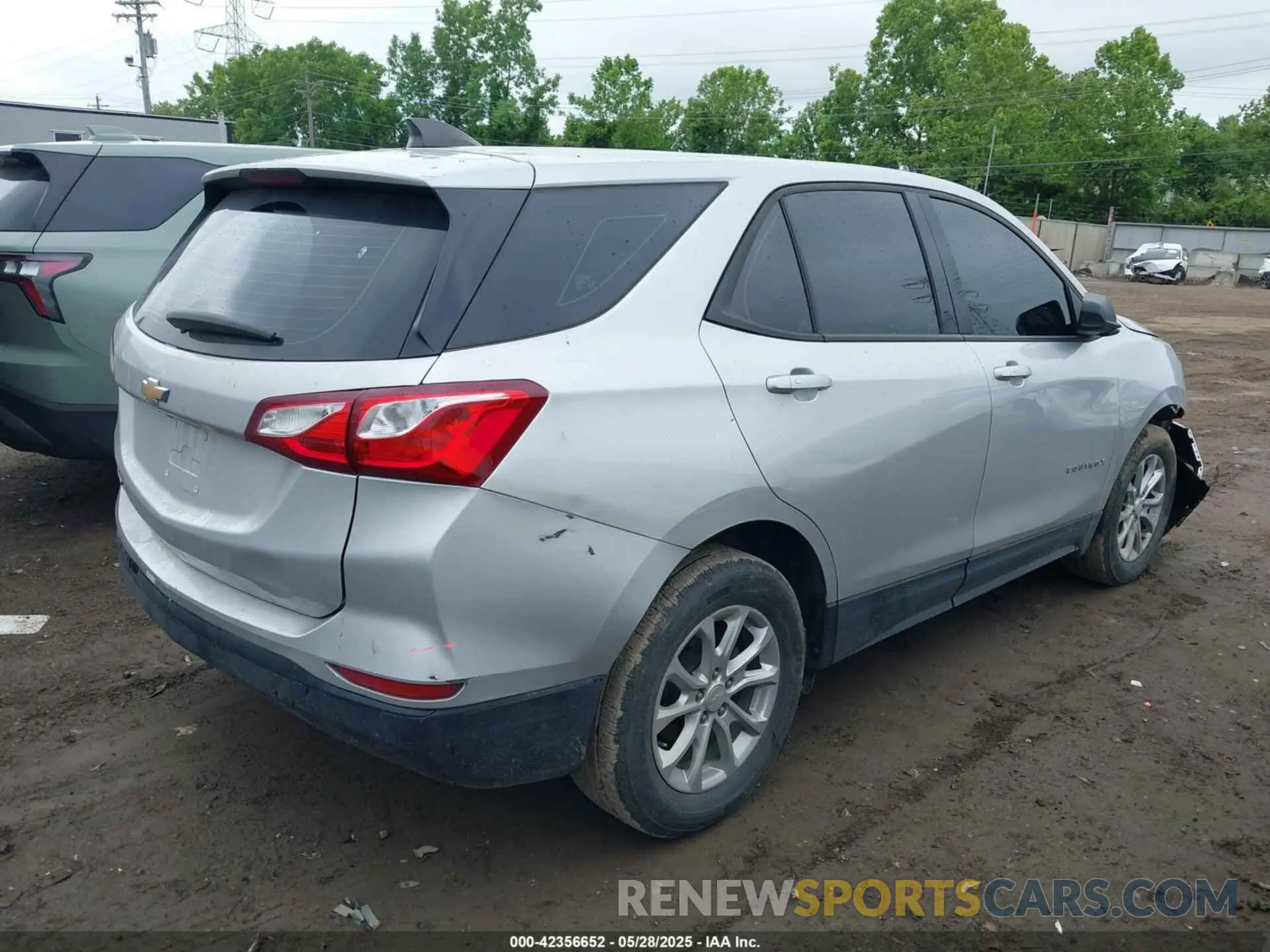 4 Photograph of a damaged car 3GNAXHEV4KS559900 CHEVROLET EQUINOX 2019