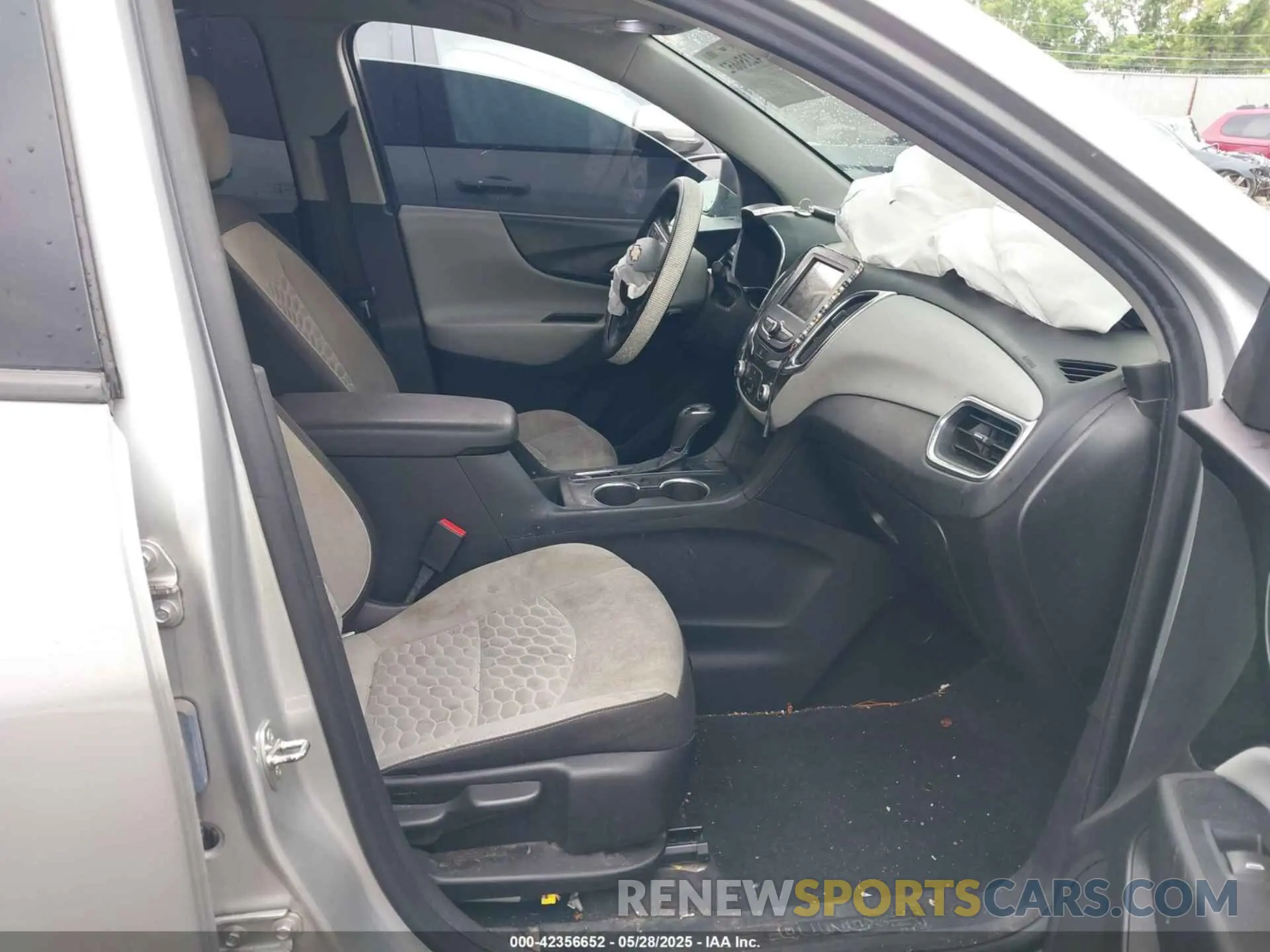 5 Photograph of a damaged car 3GNAXHEV4KS559900 CHEVROLET EQUINOX 2019