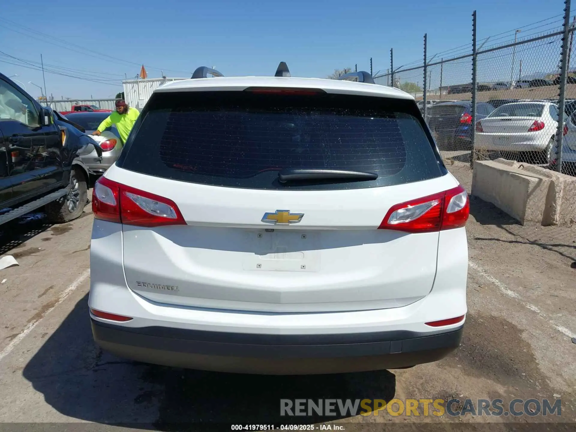 17 Photograph of a damaged car 3GNAXHEV4KS593156 CHEVROLET EQUINOX 2019