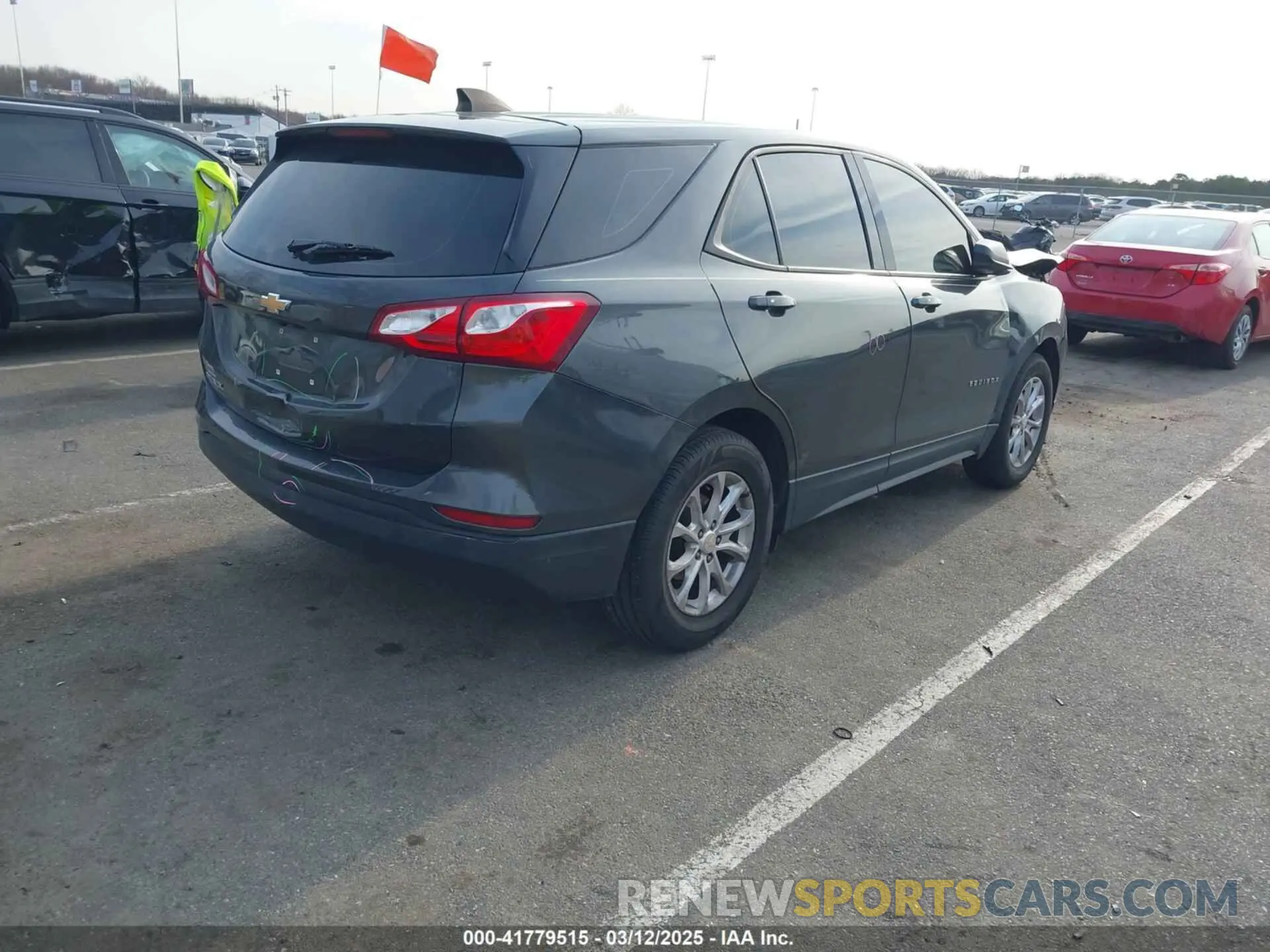 4 Photograph of a damaged car 3GNAXHEV5KL214904 CHEVROLET EQUINOX 2019