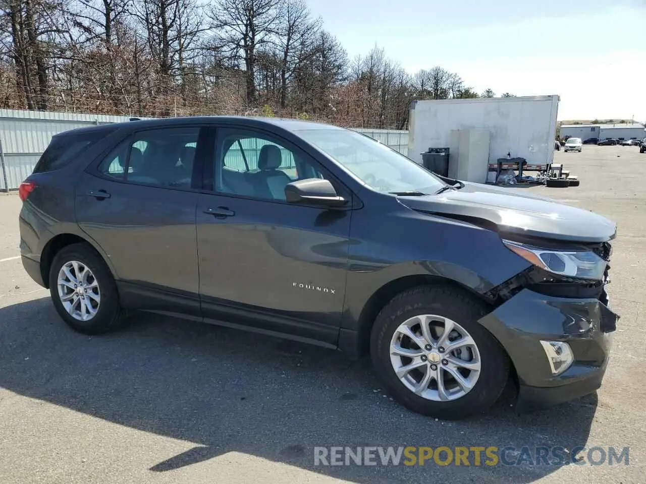 4 Photograph of a damaged car 3GNAXHEV5KS558657 CHEVROLET EQUINOX 2019