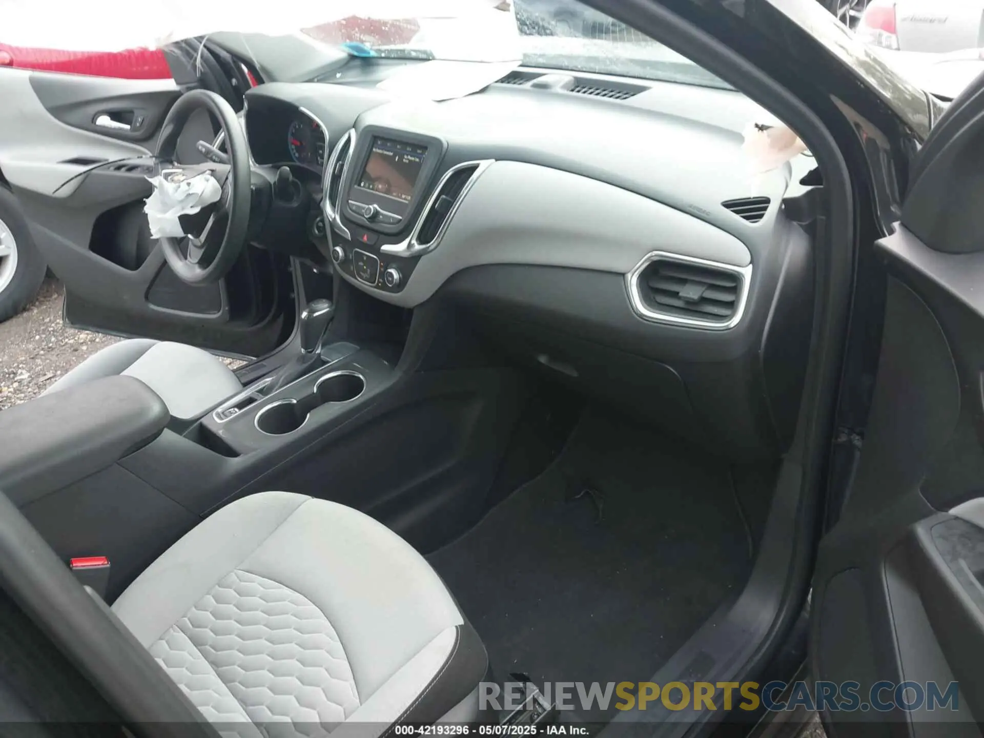 5 Photograph of a damaged car 3GNAXHEV6KL202180 CHEVROLET EQUINOX 2019