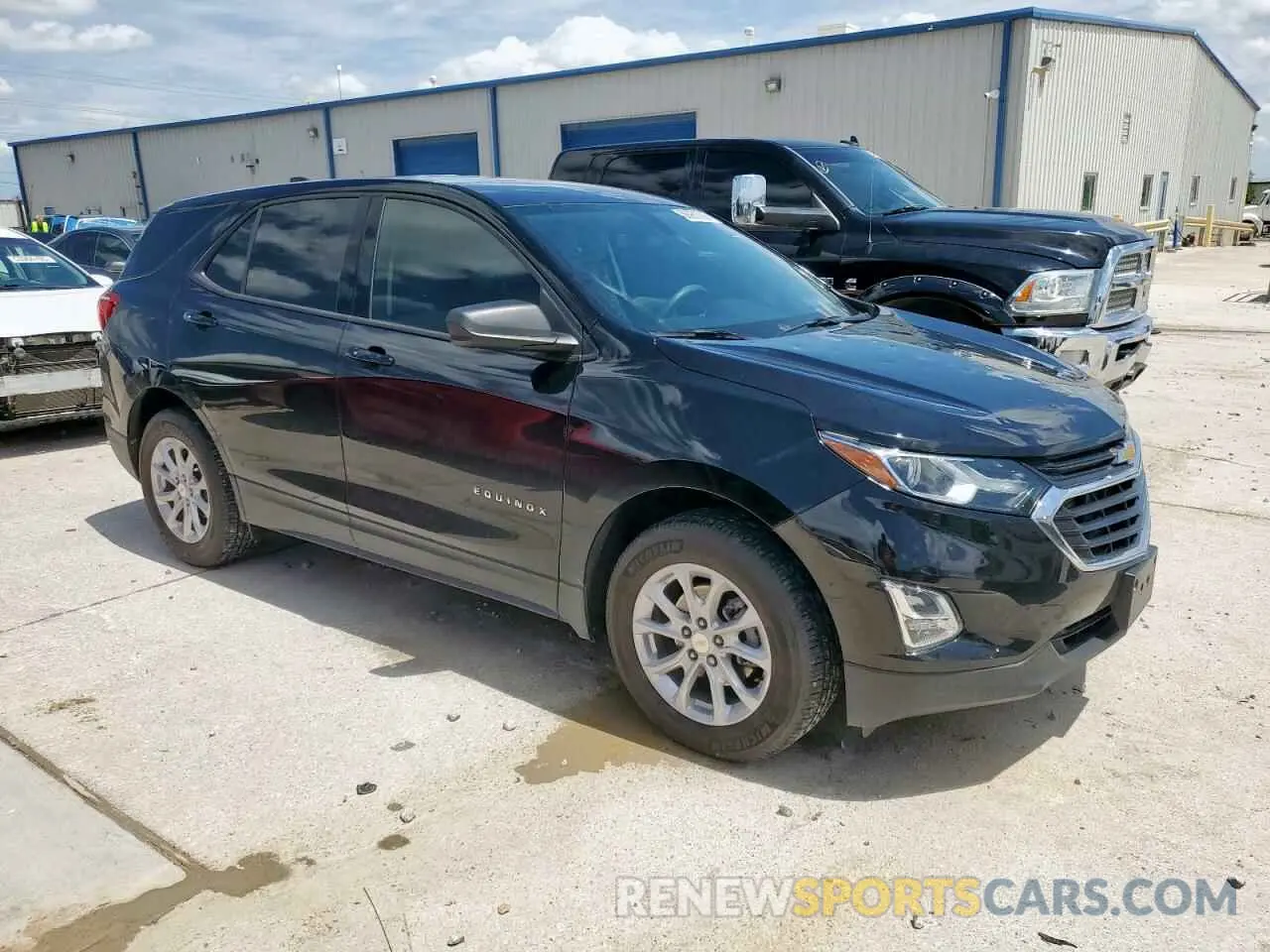 4 Photograph of a damaged car 3GNAXHEV6KL395656 CHEVROLET EQUINOX 2019
