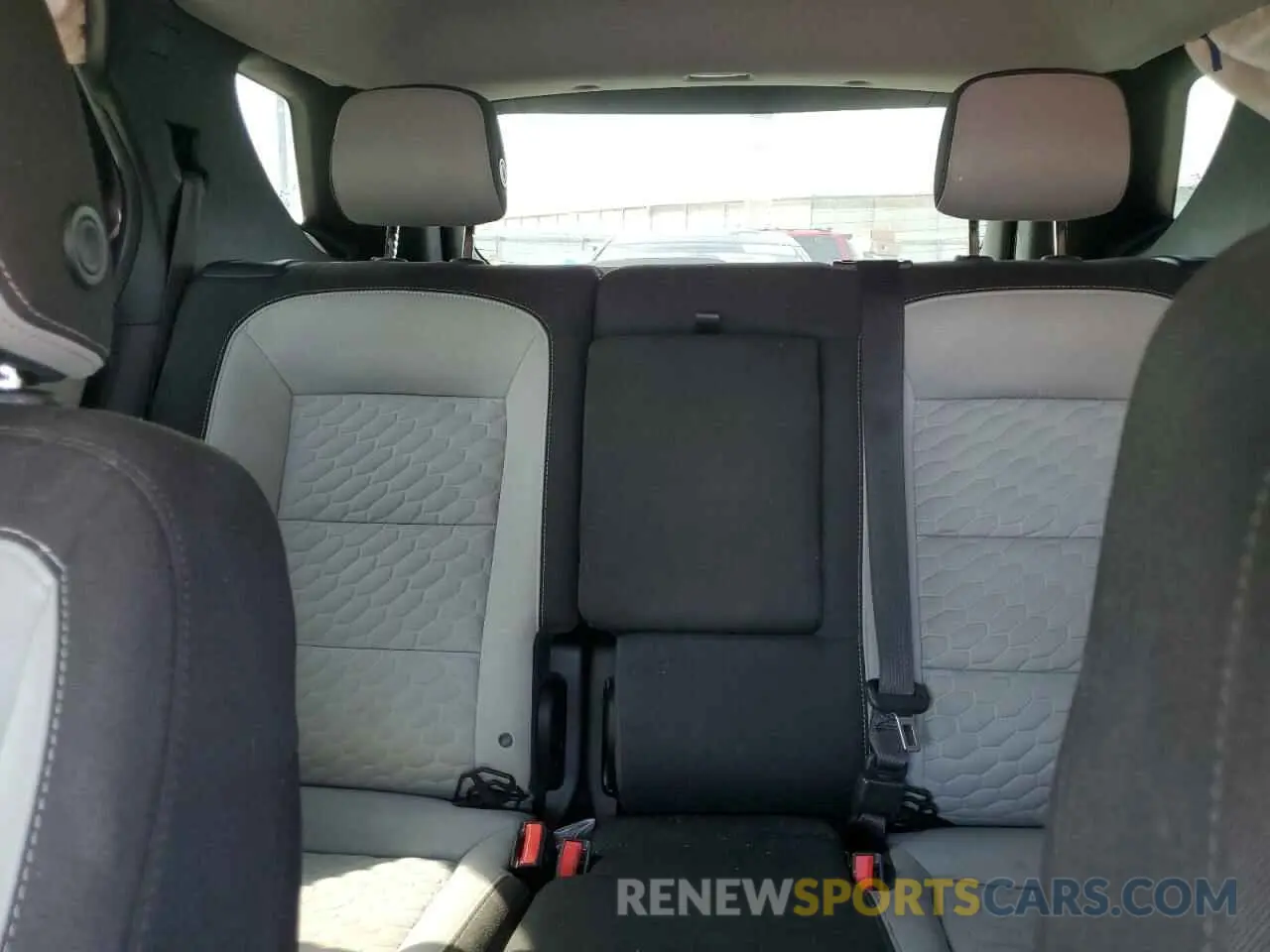 10 Photograph of a damaged car 3GNAXHEV6KS529197 CHEVROLET EQUINOX 2019