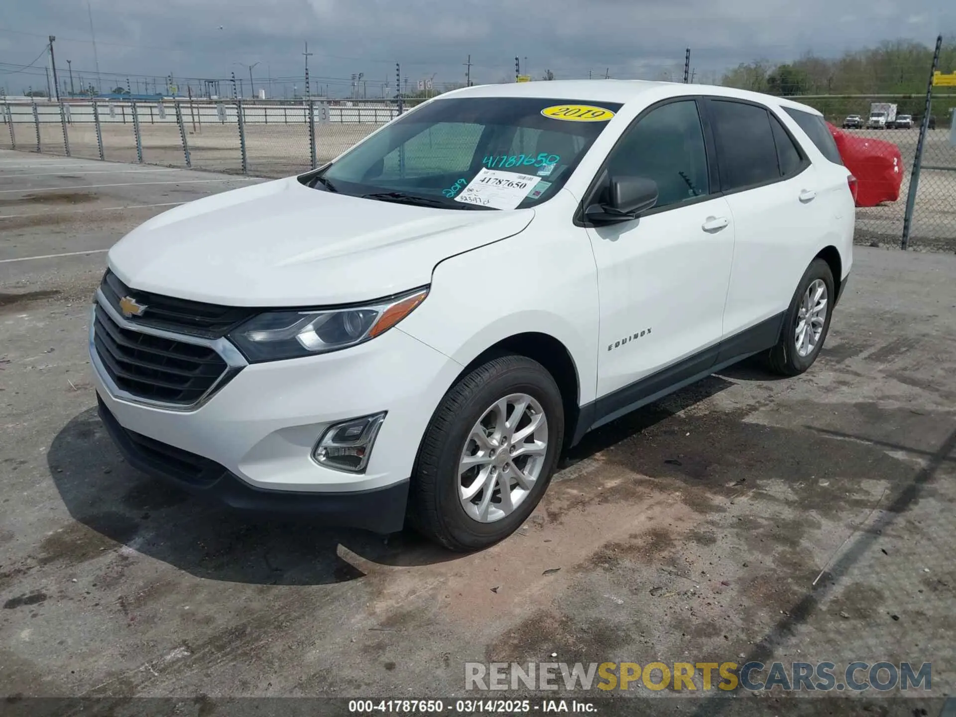 2 Photograph of a damaged car 3GNAXHEV6KS548218 CHEVROLET EQUINOX 2019