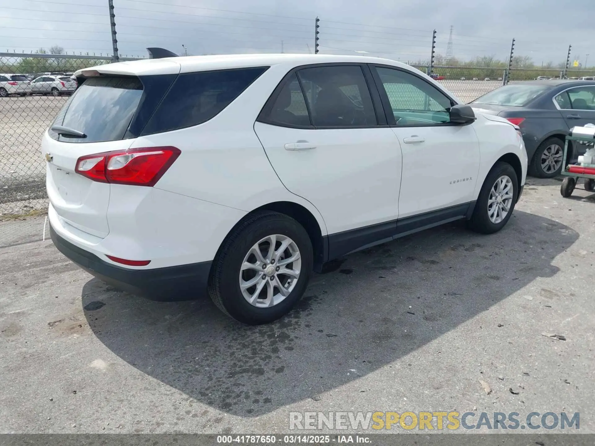 4 Photograph of a damaged car 3GNAXHEV6KS548218 CHEVROLET EQUINOX 2019