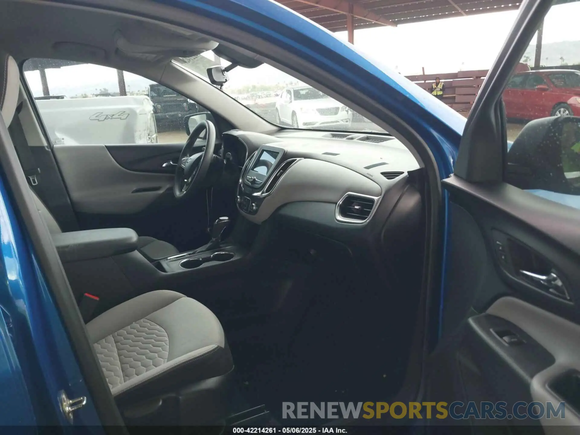 5 Photograph of a damaged car 3GNAXHEV6KS557517 CHEVROLET EQUINOX 2019