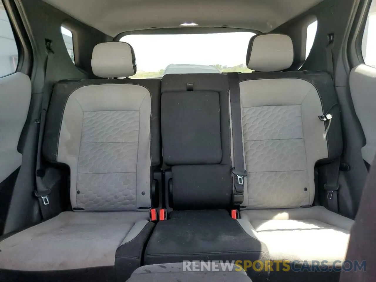 10 Photograph of a damaged car 3GNAXHEV6KS641403 CHEVROLET EQUINOX 2019