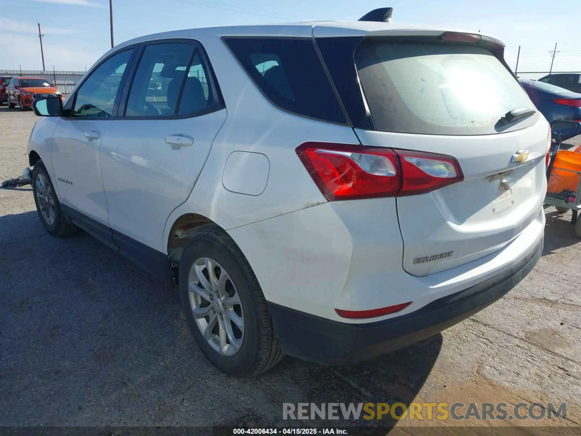 3 Photograph of a damaged car 3GNAXHEV6KS676068 CHEVROLET EQUINOX 2019