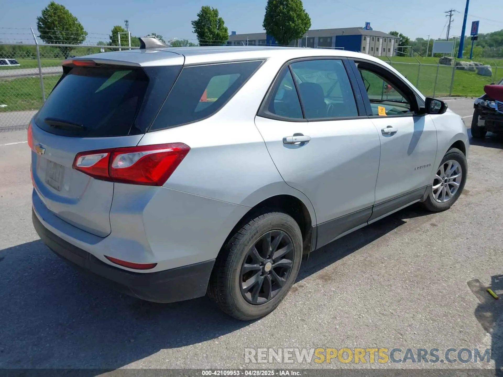 4 Photograph of a damaged car 3GNAXHEV7KS506933 CHEVROLET EQUINOX 2019