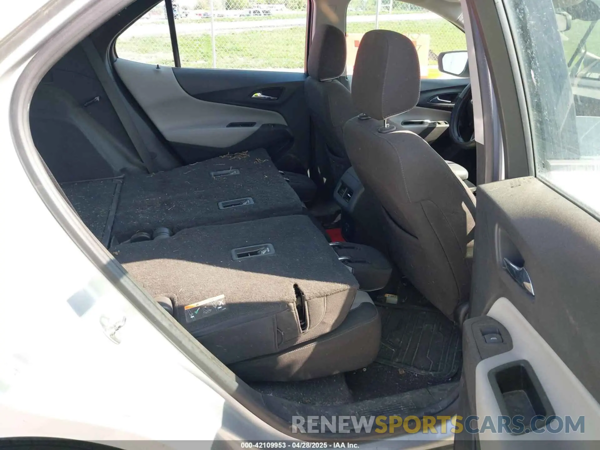 8 Photograph of a damaged car 3GNAXHEV7KS506933 CHEVROLET EQUINOX 2019