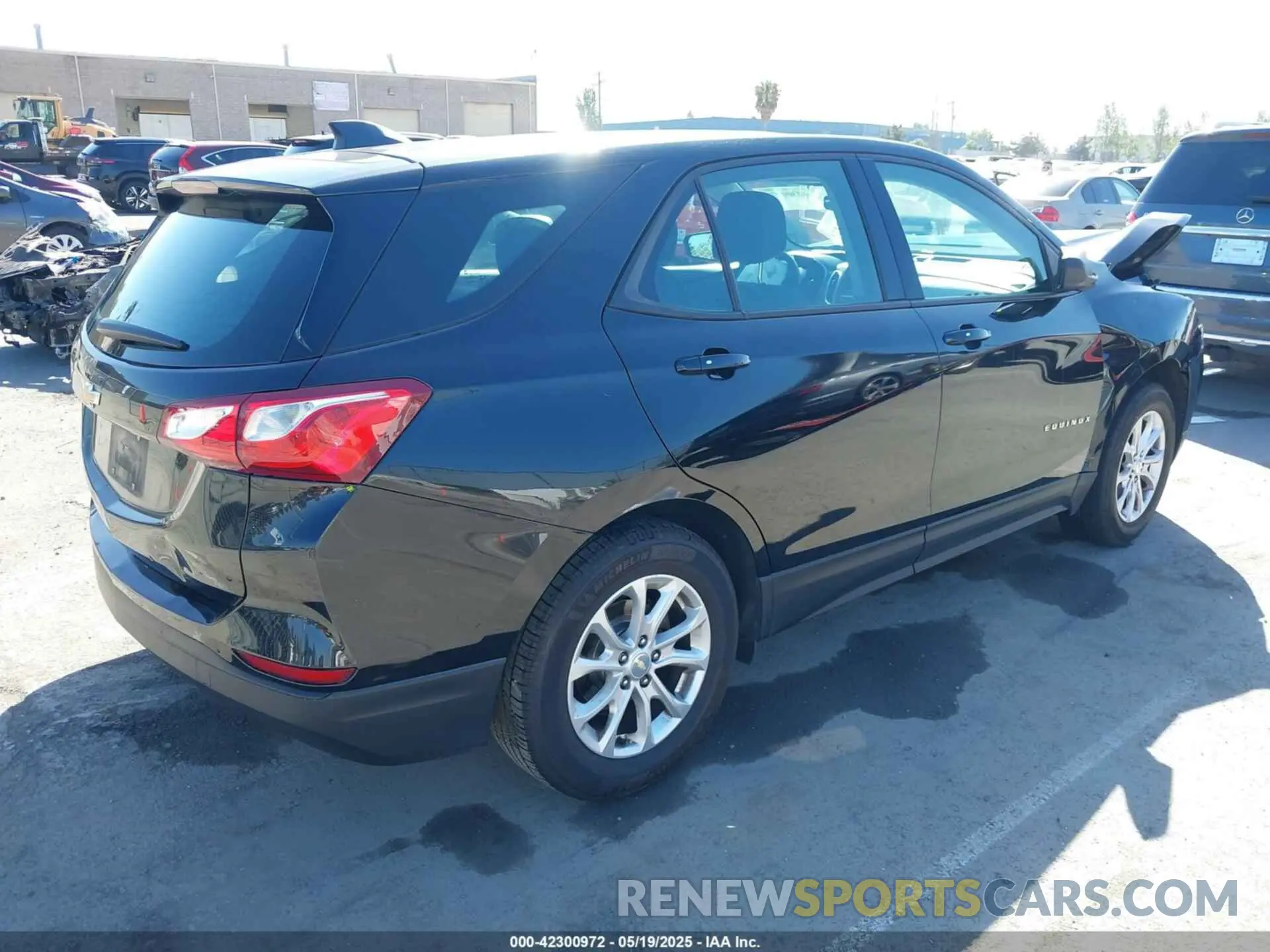 4 Photograph of a damaged car 3GNAXHEV8KL326760 CHEVROLET EQUINOX 2019