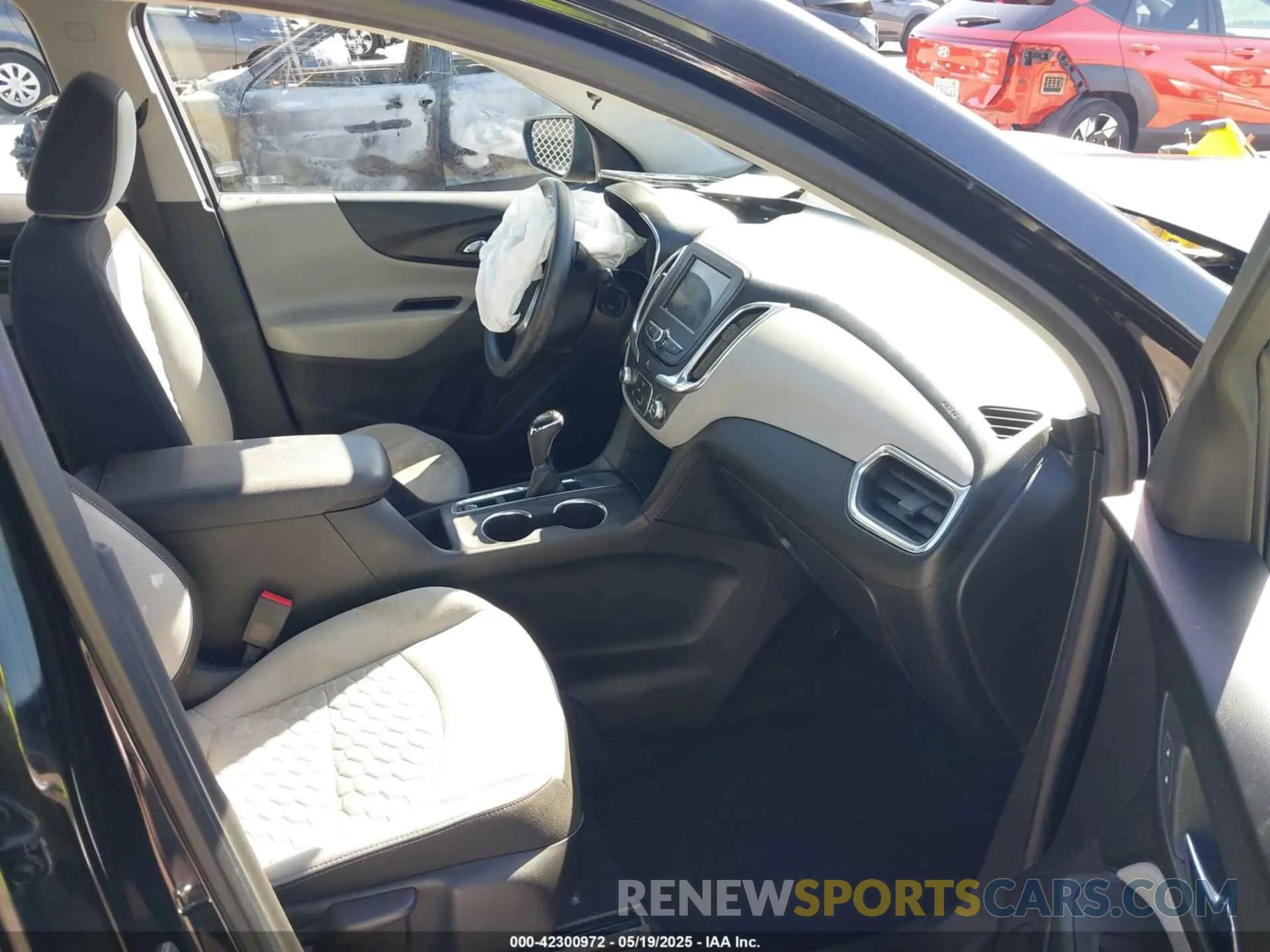 5 Photograph of a damaged car 3GNAXHEV8KL326760 CHEVROLET EQUINOX 2019