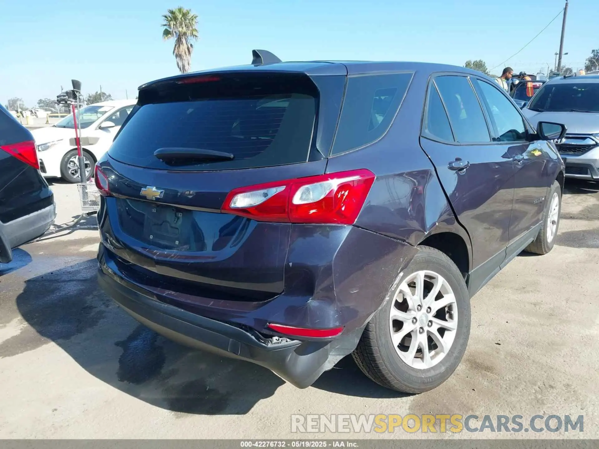 4 Photograph of a damaged car 3GNAXHEV9KL201413 CHEVROLET EQUINOX 2019