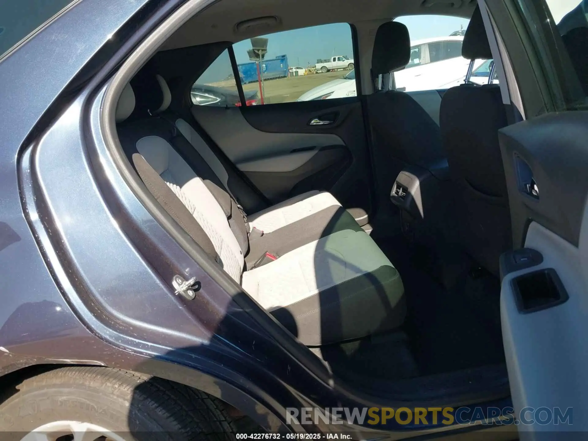 8 Photograph of a damaged car 3GNAXHEV9KL201413 CHEVROLET EQUINOX 2019