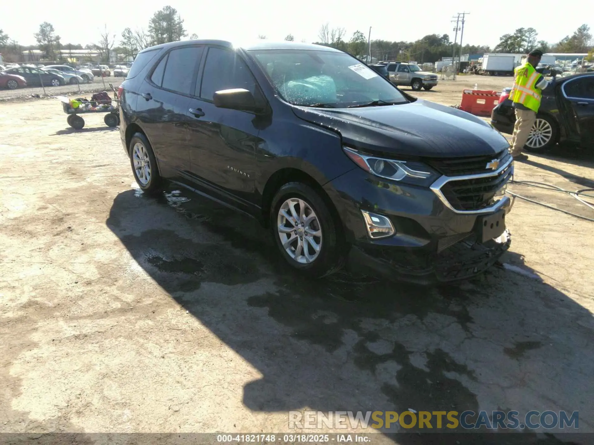 1 Photograph of a damaged car 3GNAXHEV9KL240938 CHEVROLET EQUINOX 2019