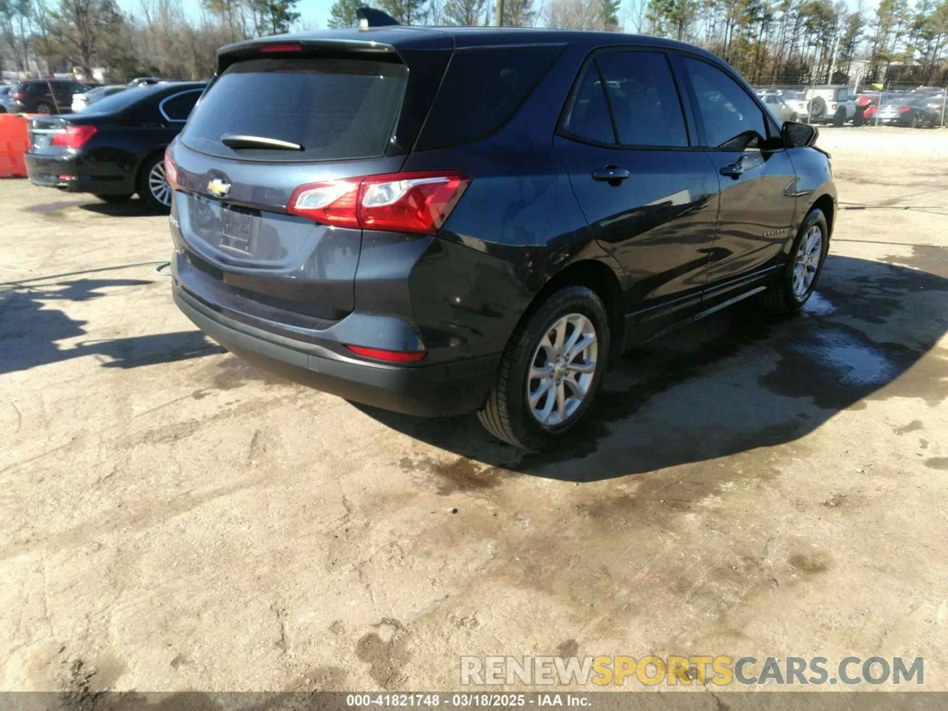 4 Photograph of a damaged car 3GNAXHEV9KL240938 CHEVROLET EQUINOX 2019
