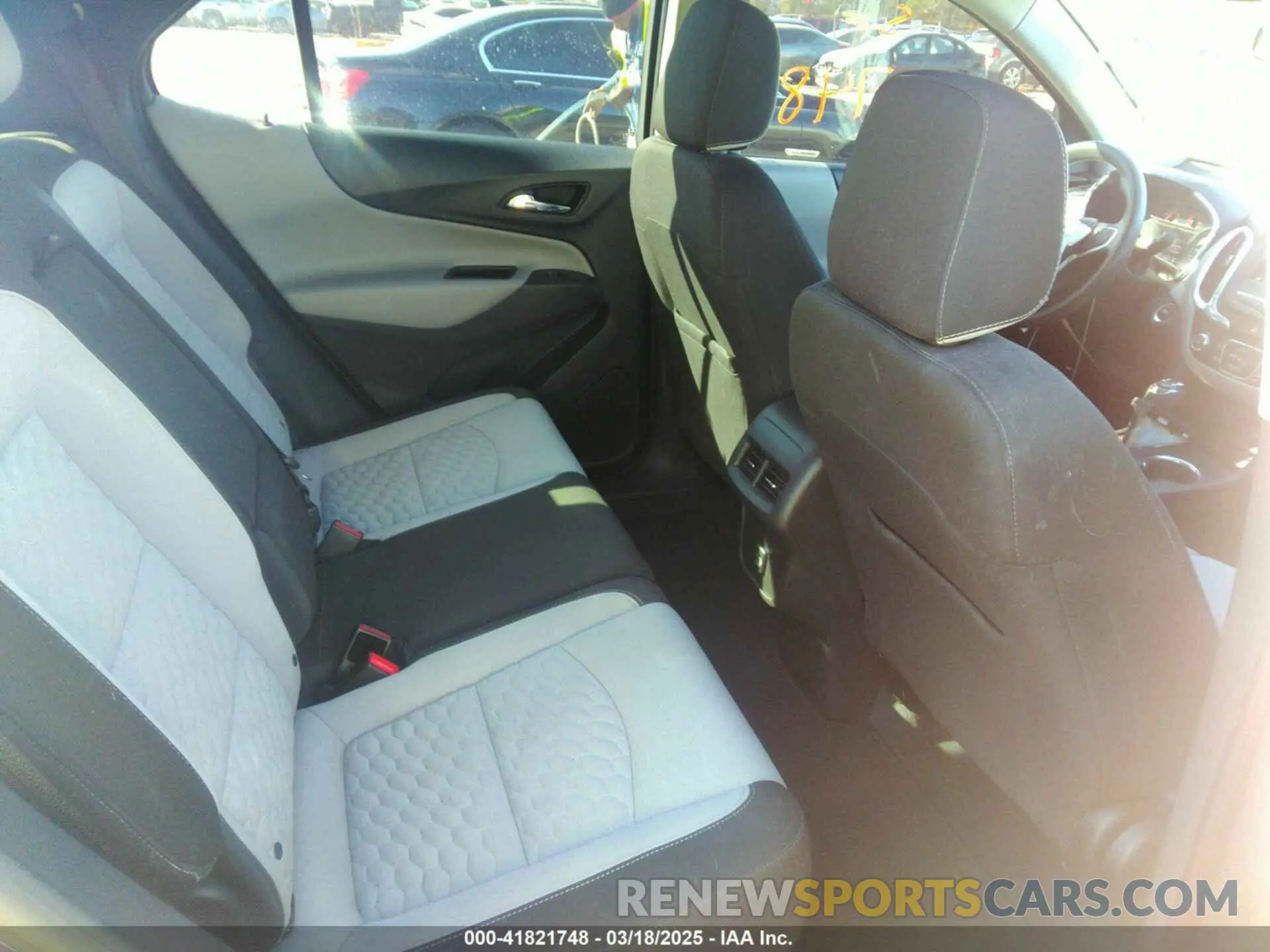 8 Photograph of a damaged car 3GNAXHEV9KL240938 CHEVROLET EQUINOX 2019
