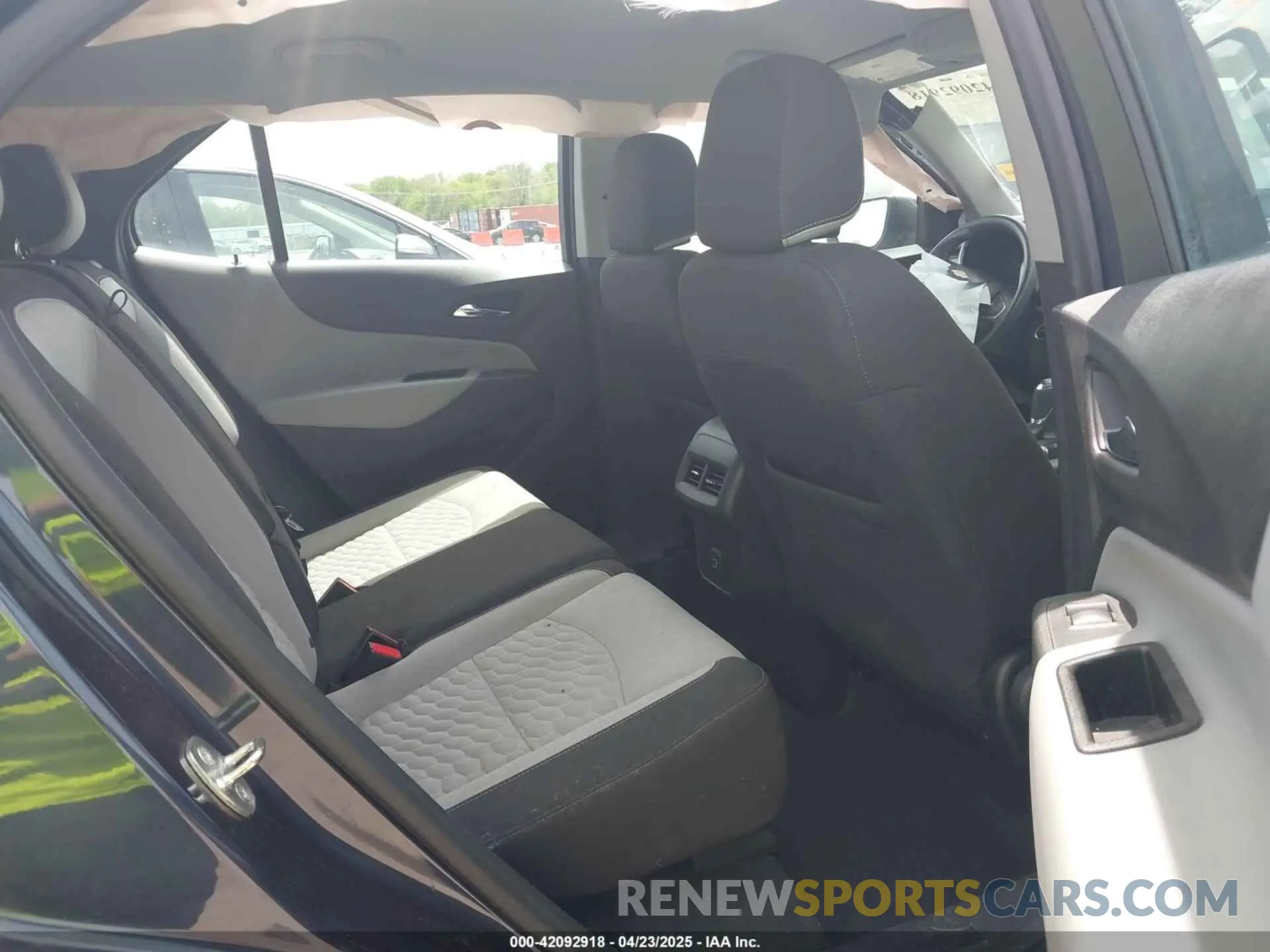 8 Photograph of a damaged car 3GNAXHEV9KL244293 CHEVROLET EQUINOX 2019