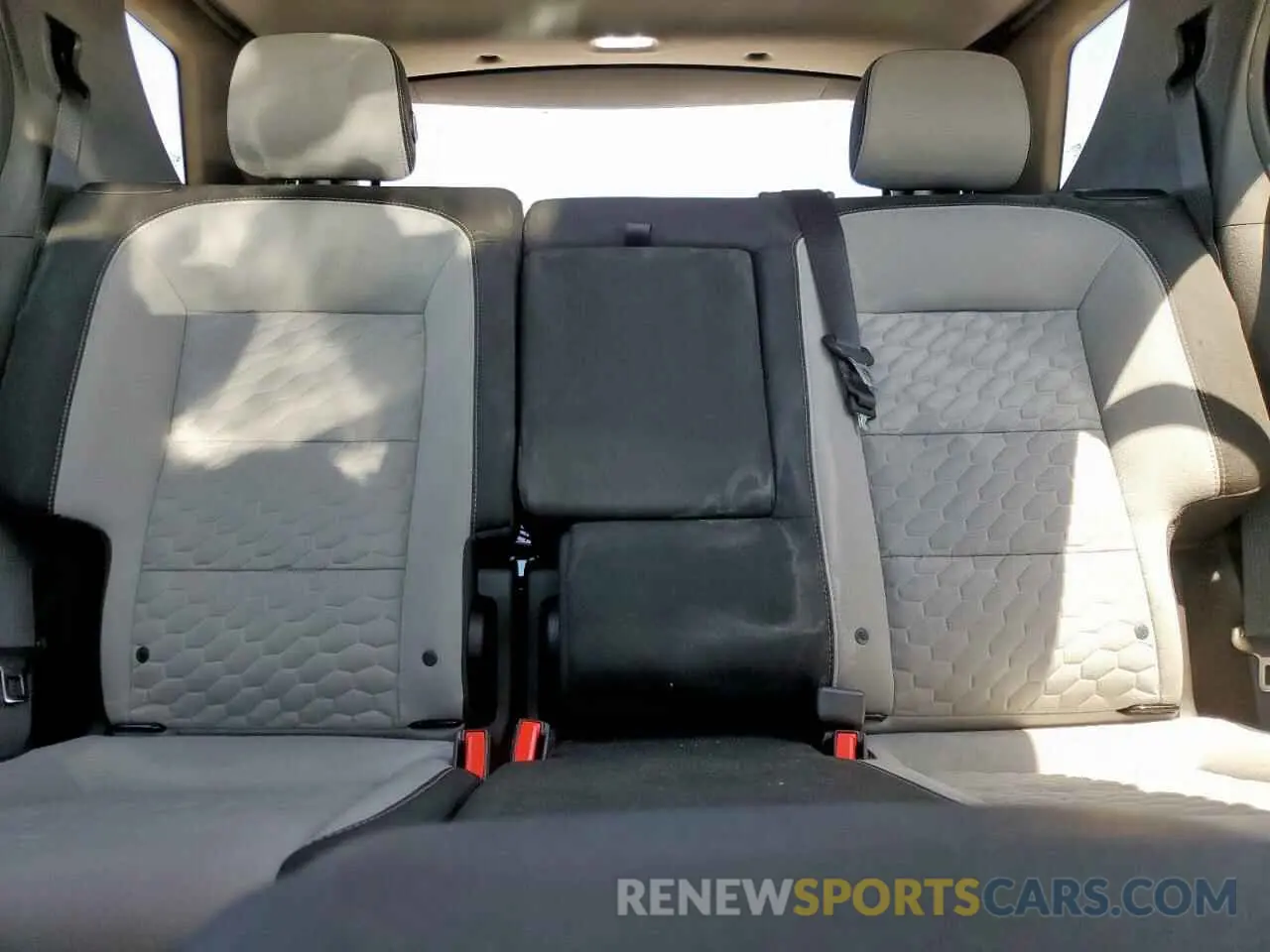 10 Photograph of a damaged car 3GNAXHEV9KL305075 CHEVROLET EQUINOX 2019