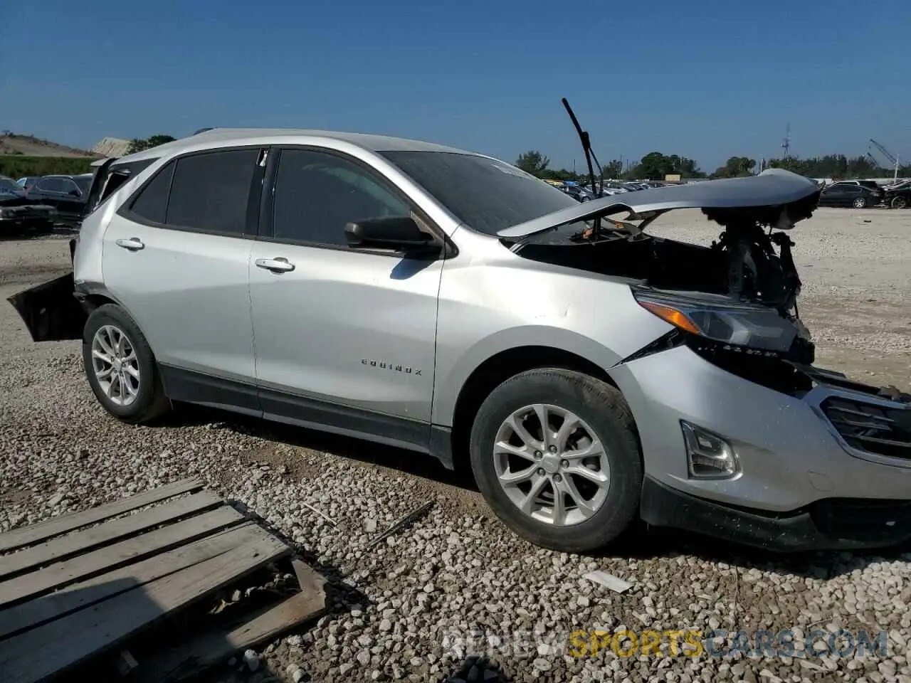 4 Photograph of a damaged car 3GNAXHEV9KS600991 CHEVROLET EQUINOX 2019