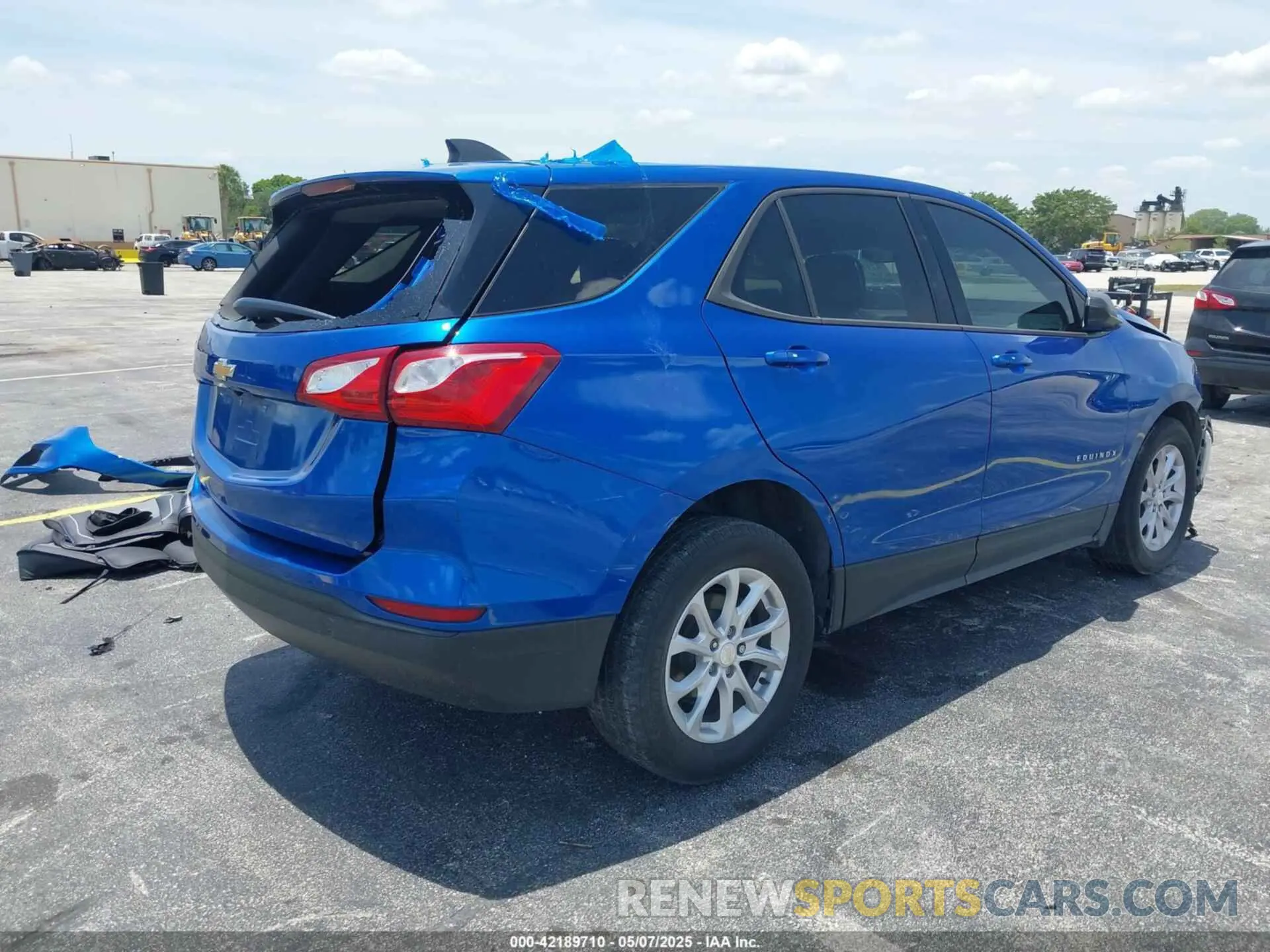 4 Photograph of a damaged car 3GNAXHEV9KS602823 CHEVROLET EQUINOX 2019