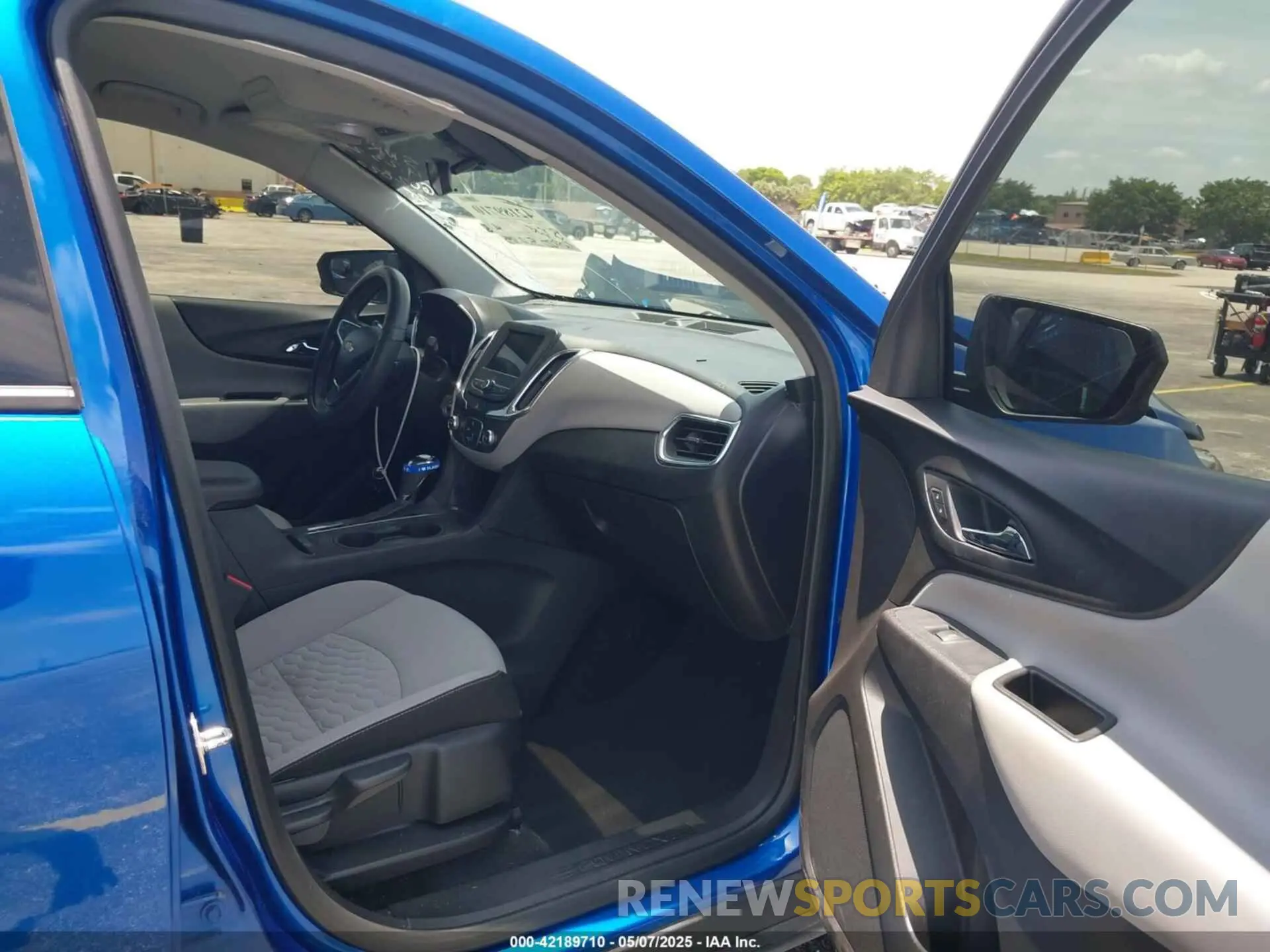 5 Photograph of a damaged car 3GNAXHEV9KS602823 CHEVROLET EQUINOX 2019