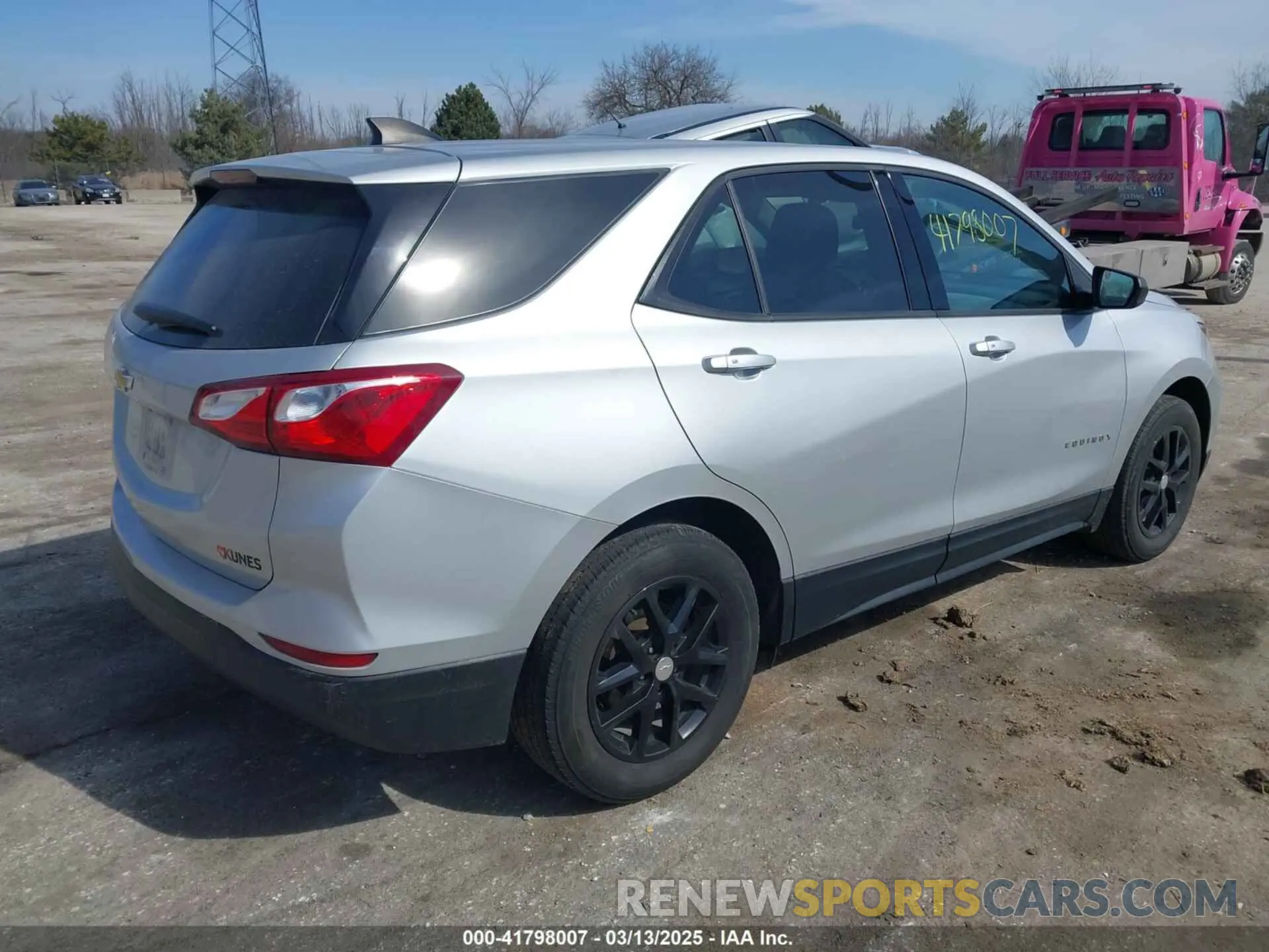 4 Photograph of a damaged car 3GNAXHEV9KS664142 CHEVROLET EQUINOX 2019