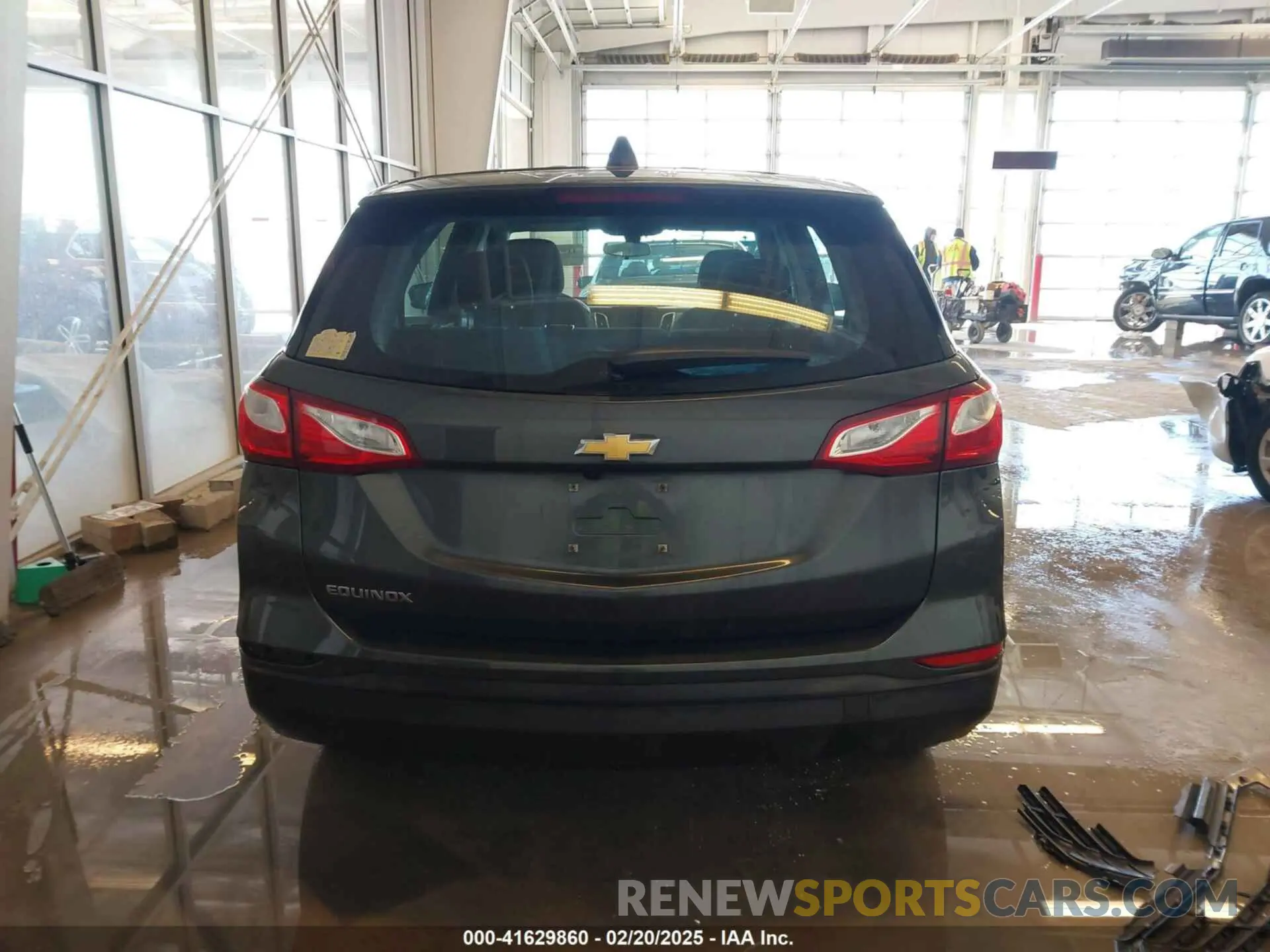 17 Photograph of a damaged car 3GNAXHEV9KS666828 CHEVROLET EQUINOX 2019