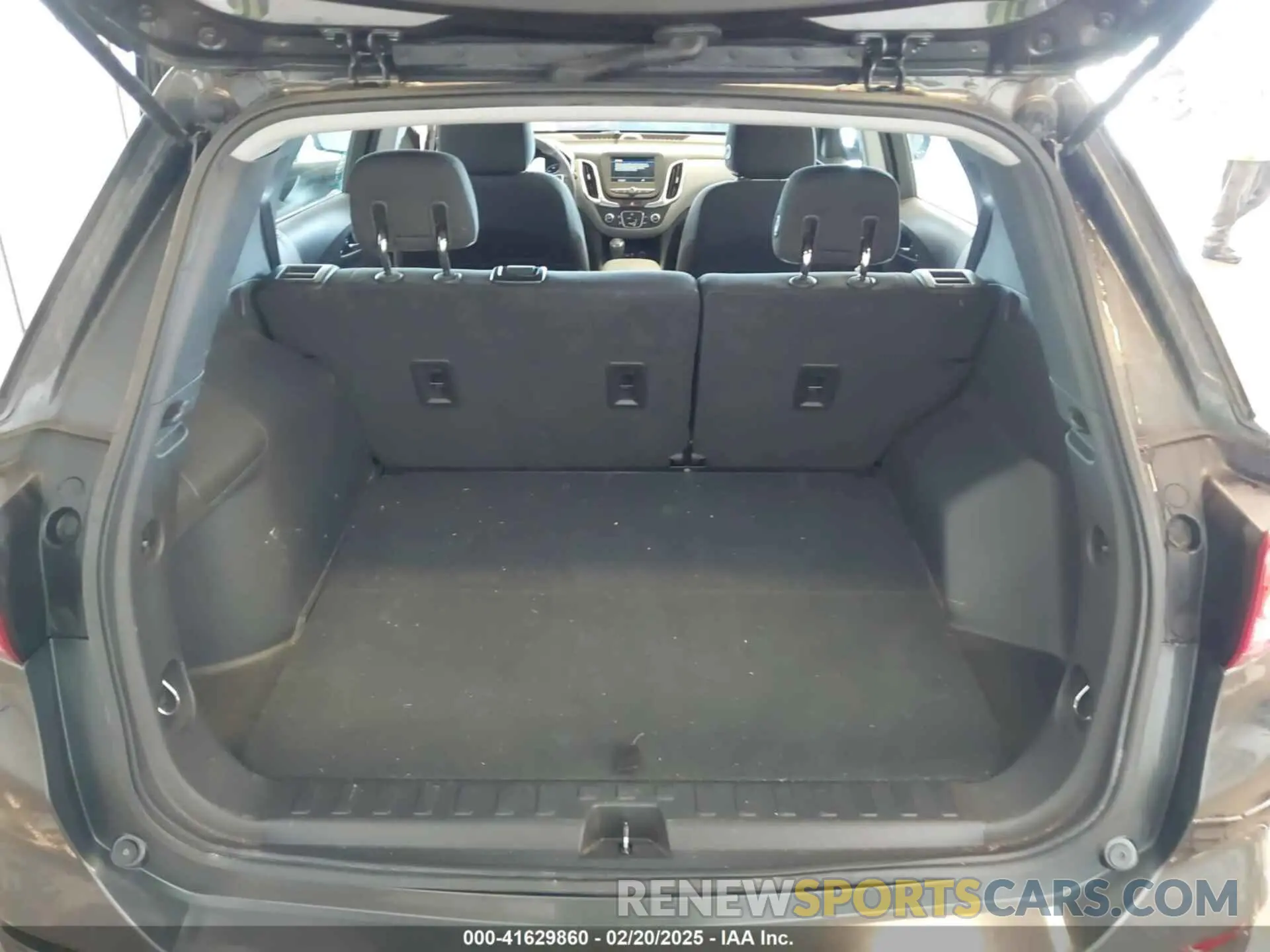 18 Photograph of a damaged car 3GNAXHEV9KS666828 CHEVROLET EQUINOX 2019