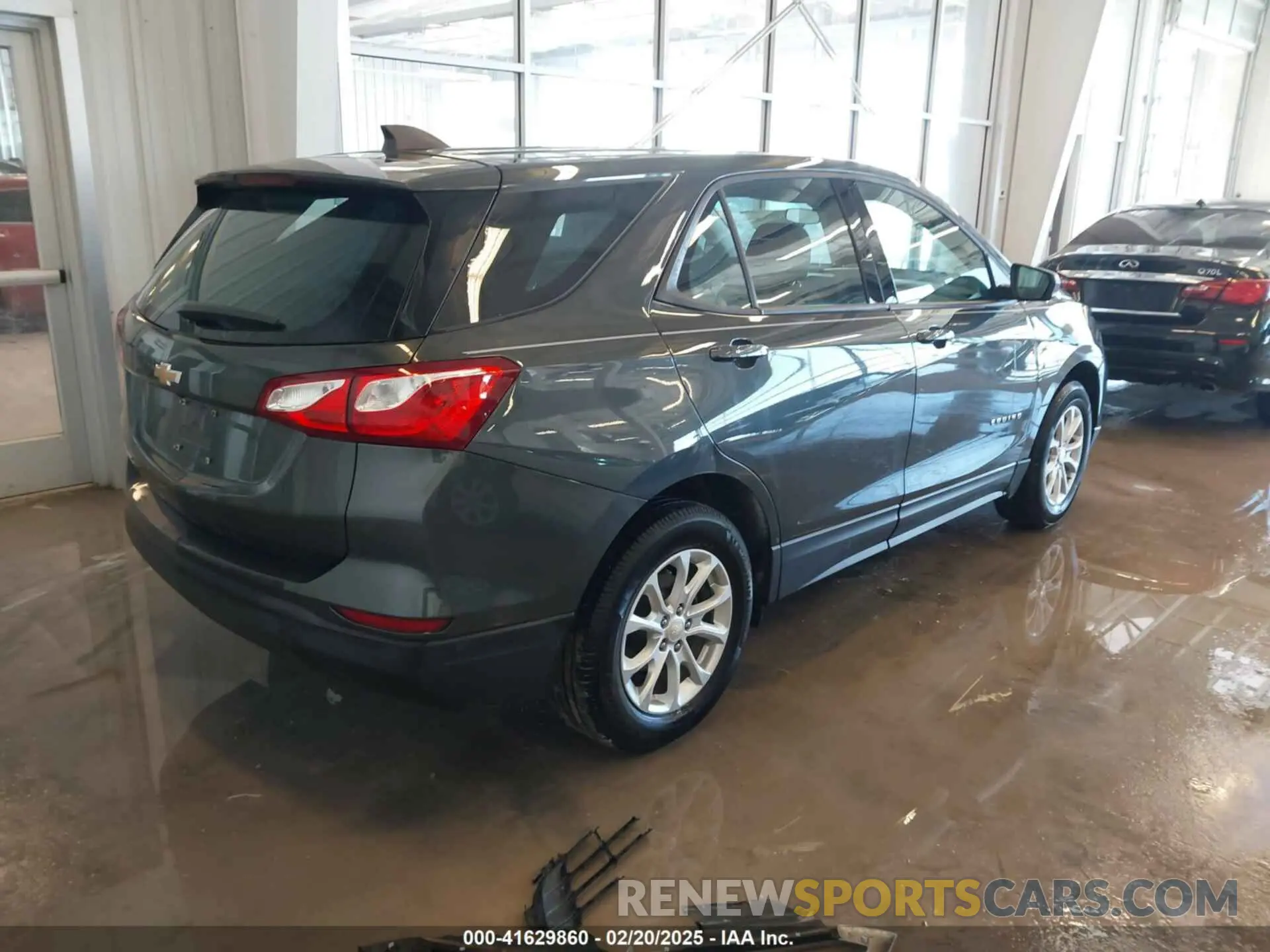 4 Photograph of a damaged car 3GNAXHEV9KS666828 CHEVROLET EQUINOX 2019