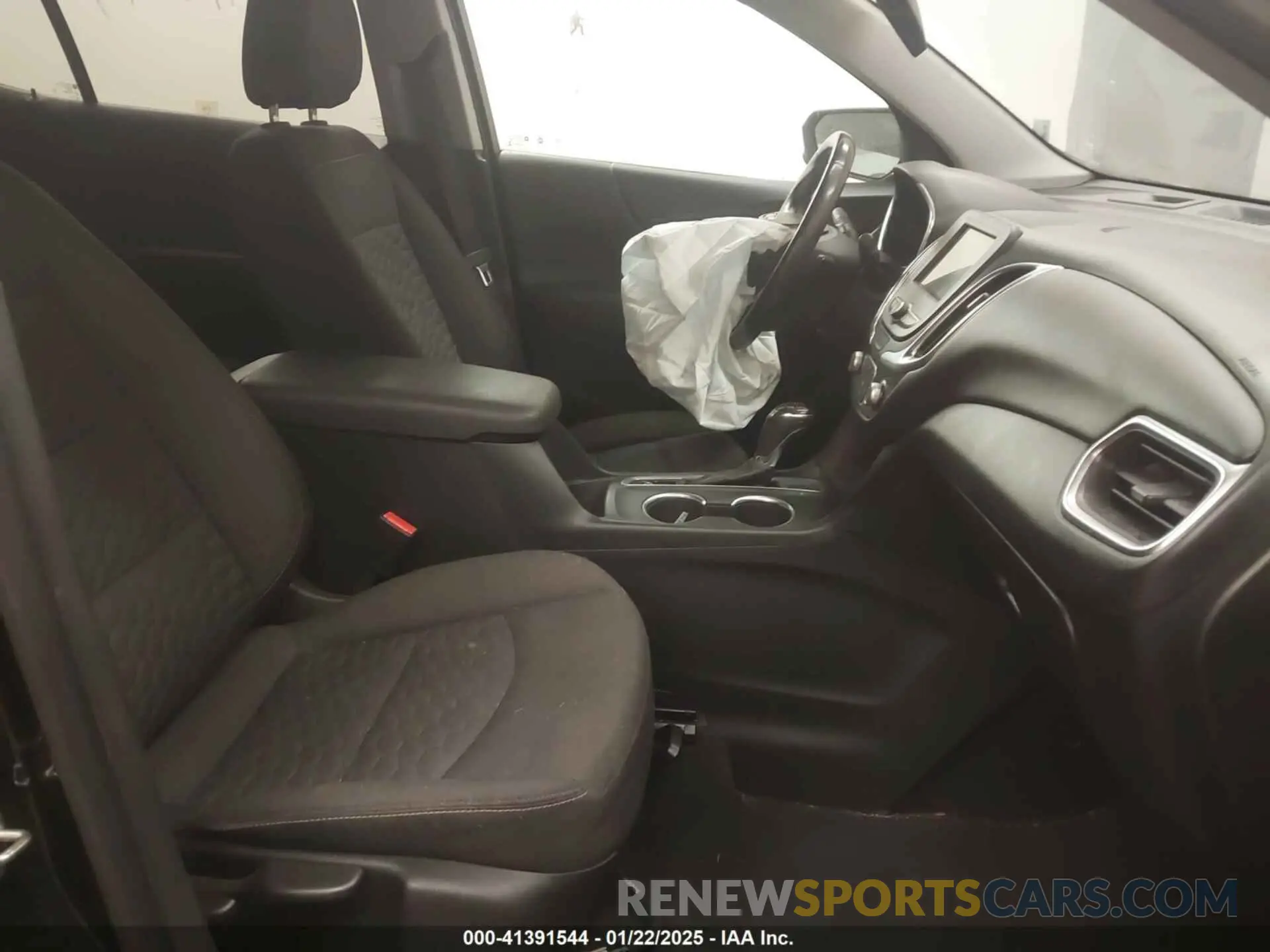 5 Photograph of a damaged car 3GNAXJEV0KL306882 CHEVROLET EQUINOX 2019