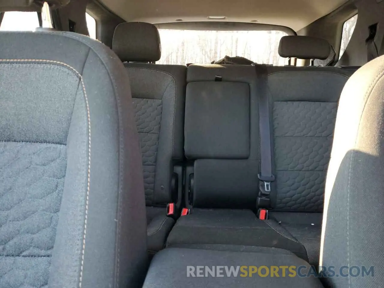 10 Photograph of a damaged car 3GNAXJEV0KL363454 CHEVROLET EQUINOX 2019