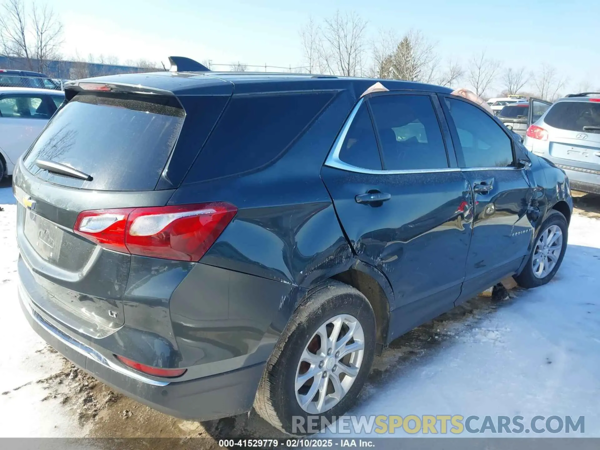 4 Photograph of a damaged car 3GNAXJEV2KS612200 CHEVROLET EQUINOX 2019