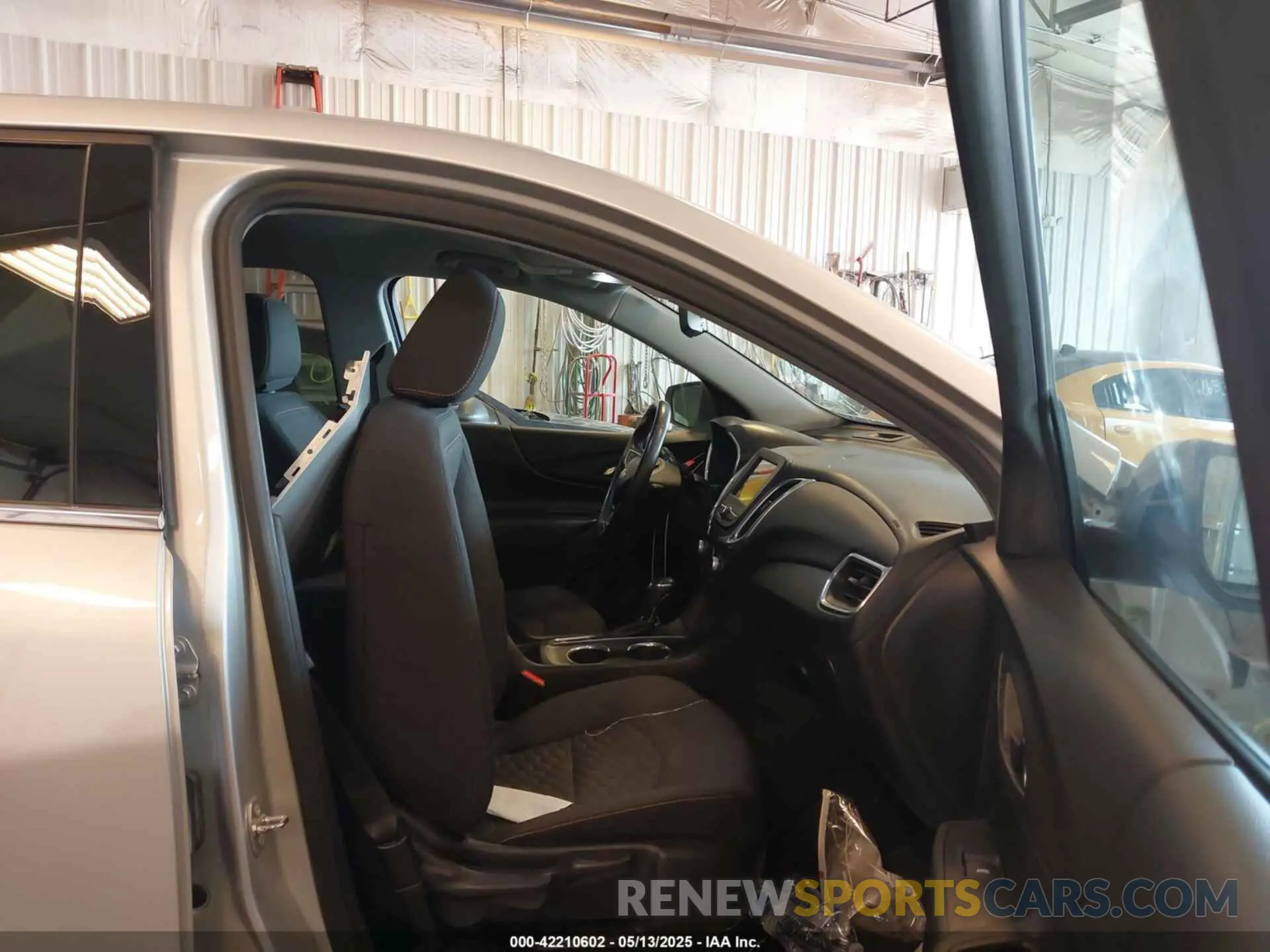 5 Photograph of a damaged car 3GNAXJEV3KS623108 CHEVROLET EQUINOX 2019