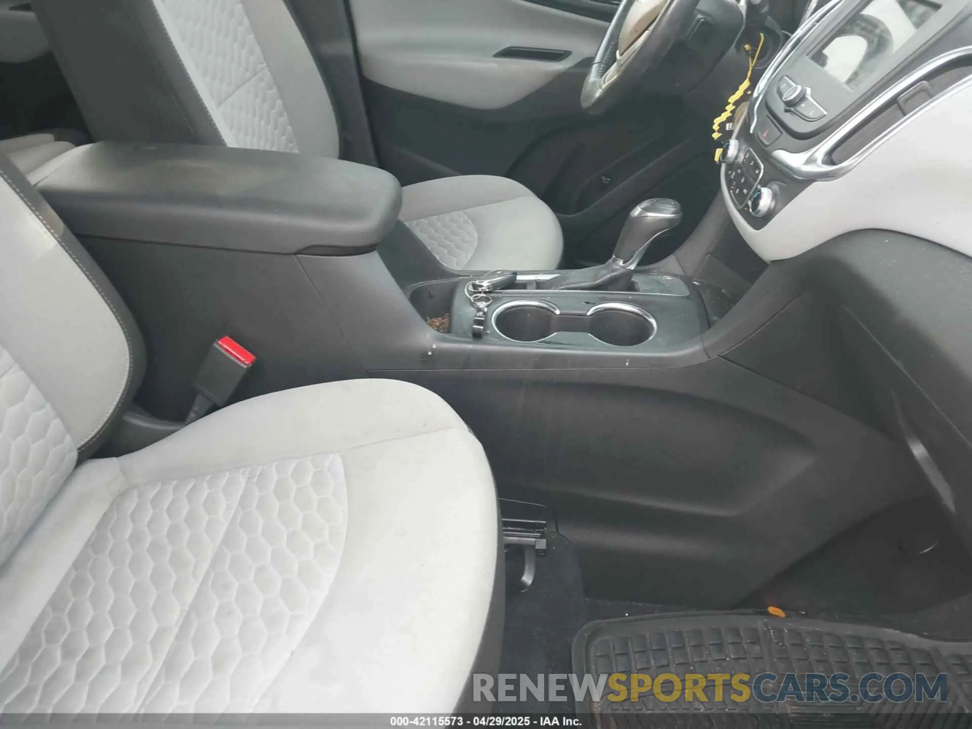 5 Photograph of a damaged car 3GNAXJEV4KL336550 CHEVROLET EQUINOX 2019
