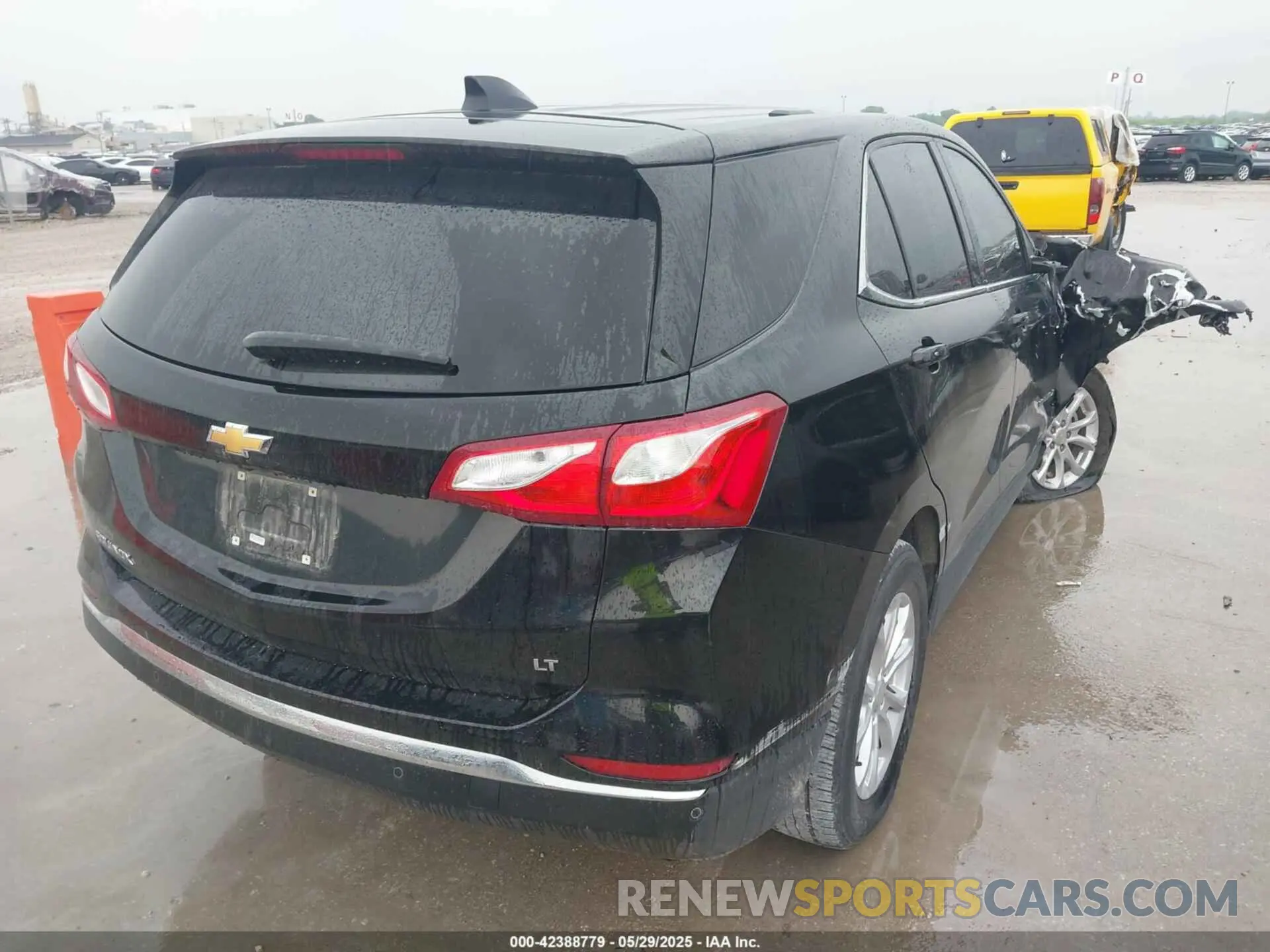 4 Photograph of a damaged car 3GNAXJEV4KL389393 CHEVROLET EQUINOX 2019