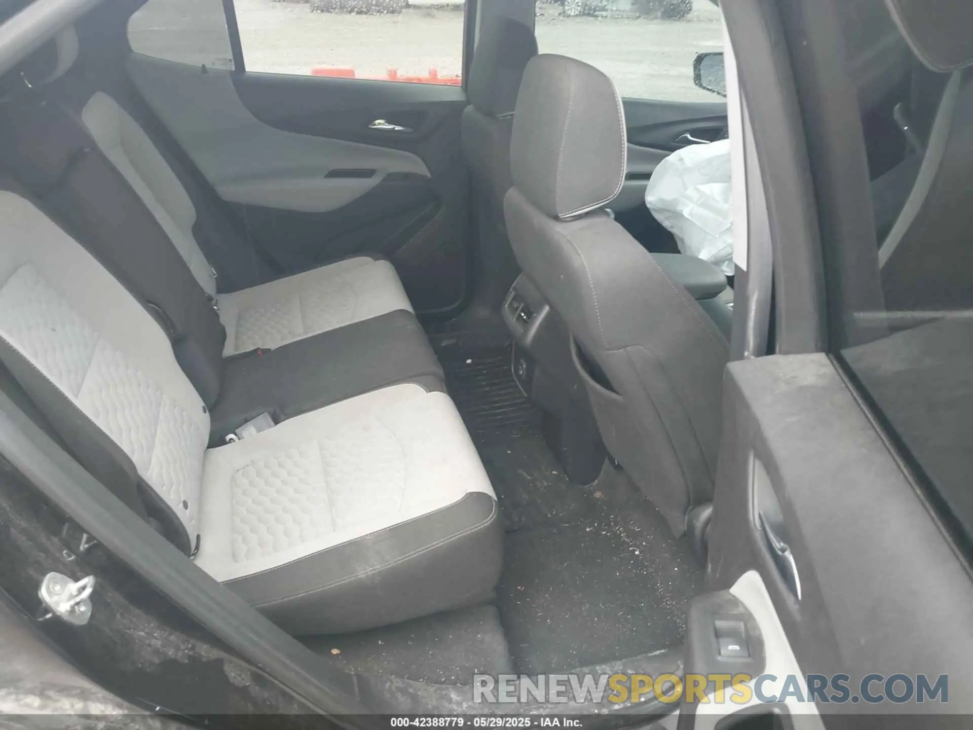 8 Photograph of a damaged car 3GNAXJEV4KL389393 CHEVROLET EQUINOX 2019