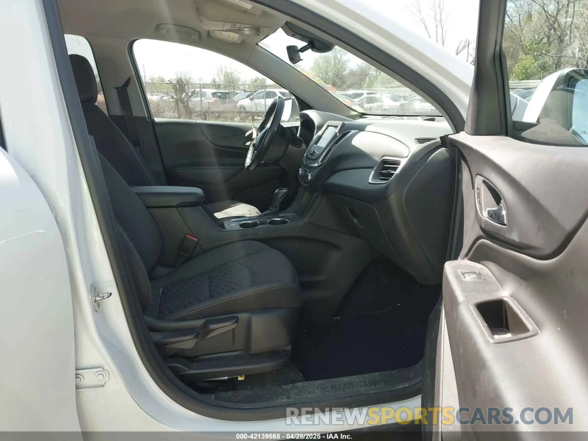 5 Photograph of a damaged car 3GNAXJEV6KS648648 CHEVROLET EQUINOX 2019