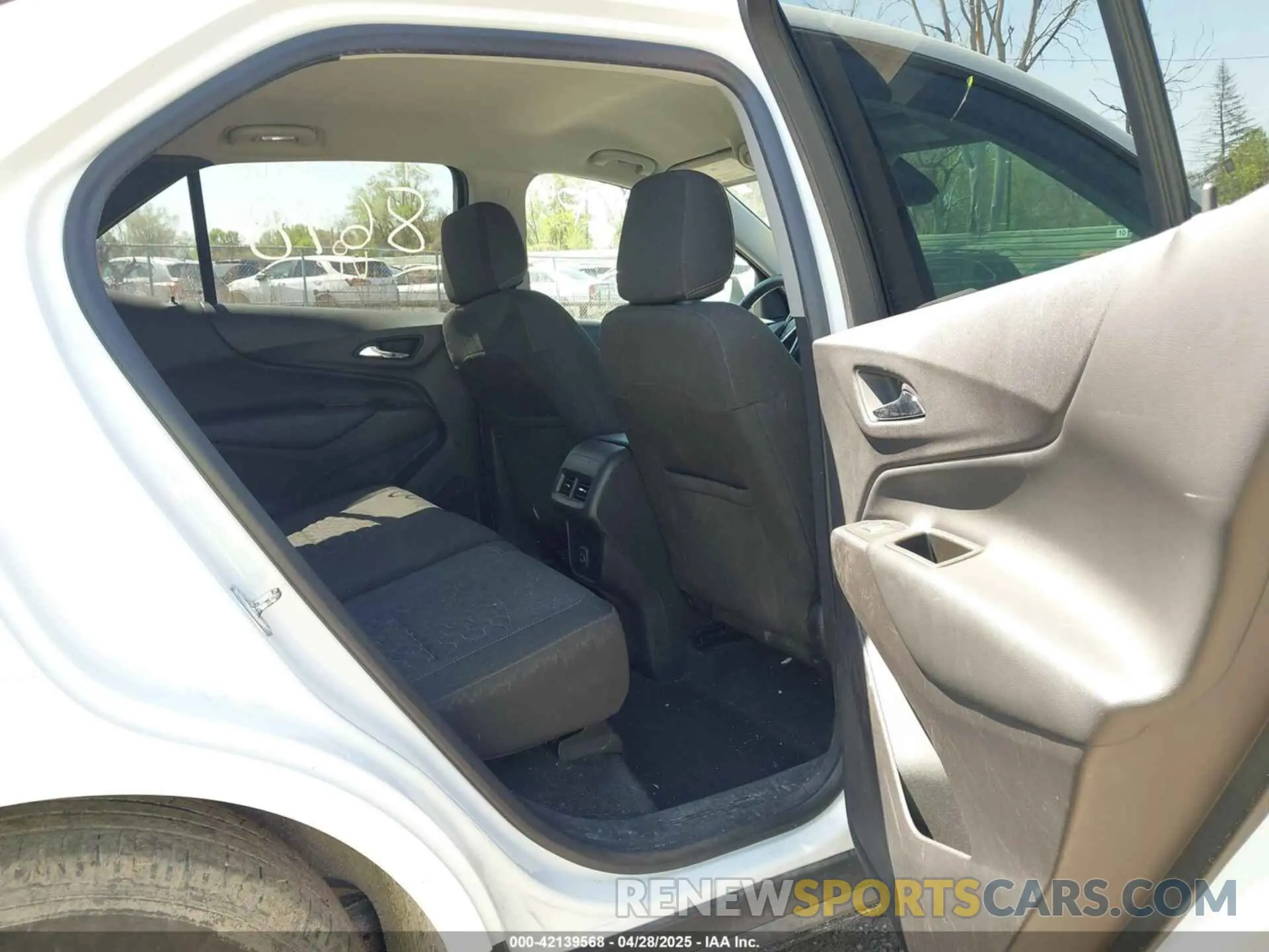 8 Photograph of a damaged car 3GNAXJEV6KS648648 CHEVROLET EQUINOX 2019