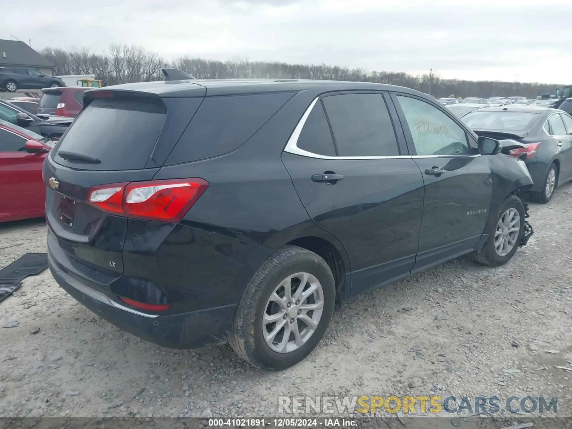 4 Photograph of a damaged car 3GNAXJEV8KL360401 CHEVROLET EQUINOX 2019