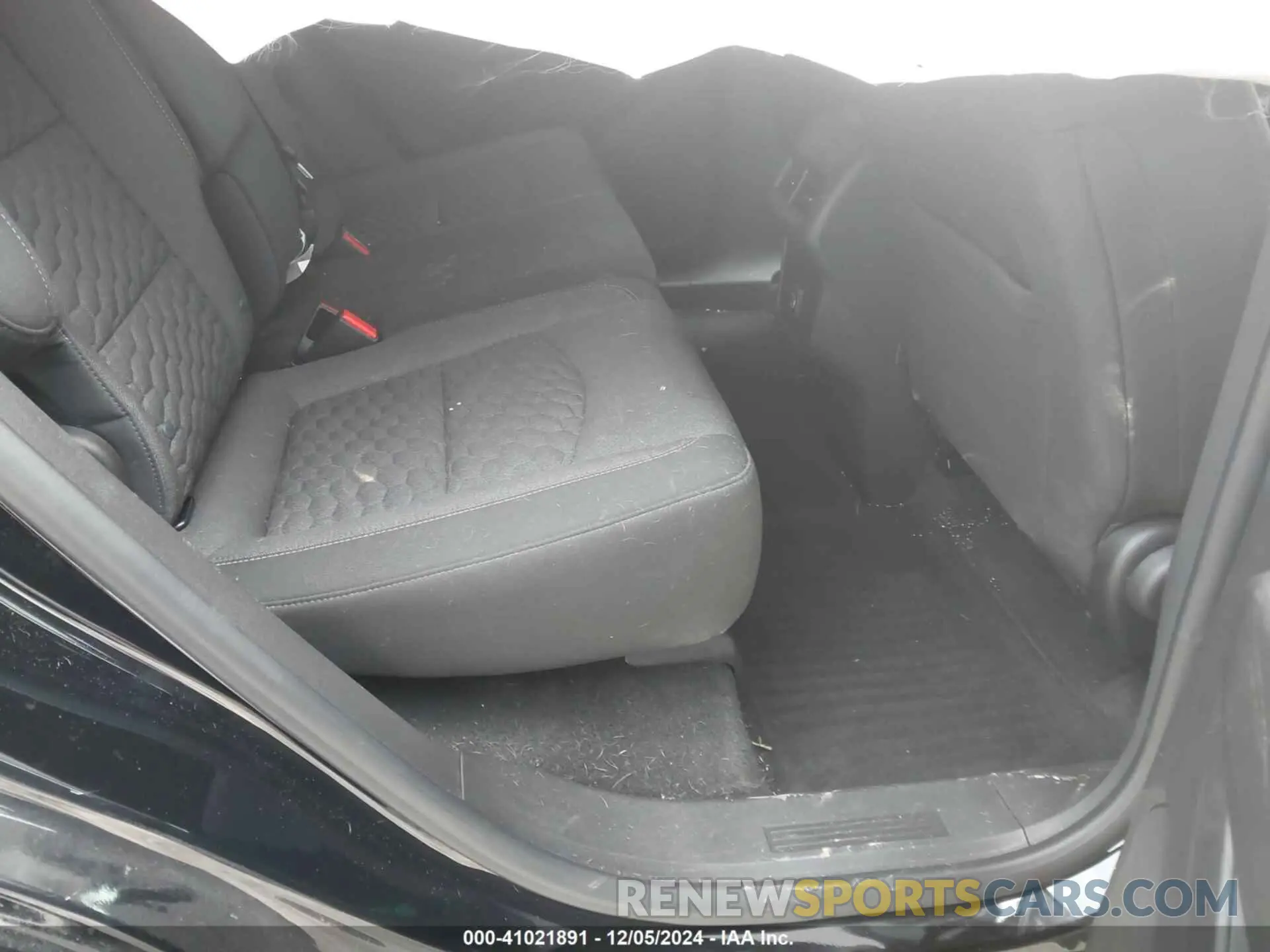8 Photograph of a damaged car 3GNAXJEV8KL360401 CHEVROLET EQUINOX 2019