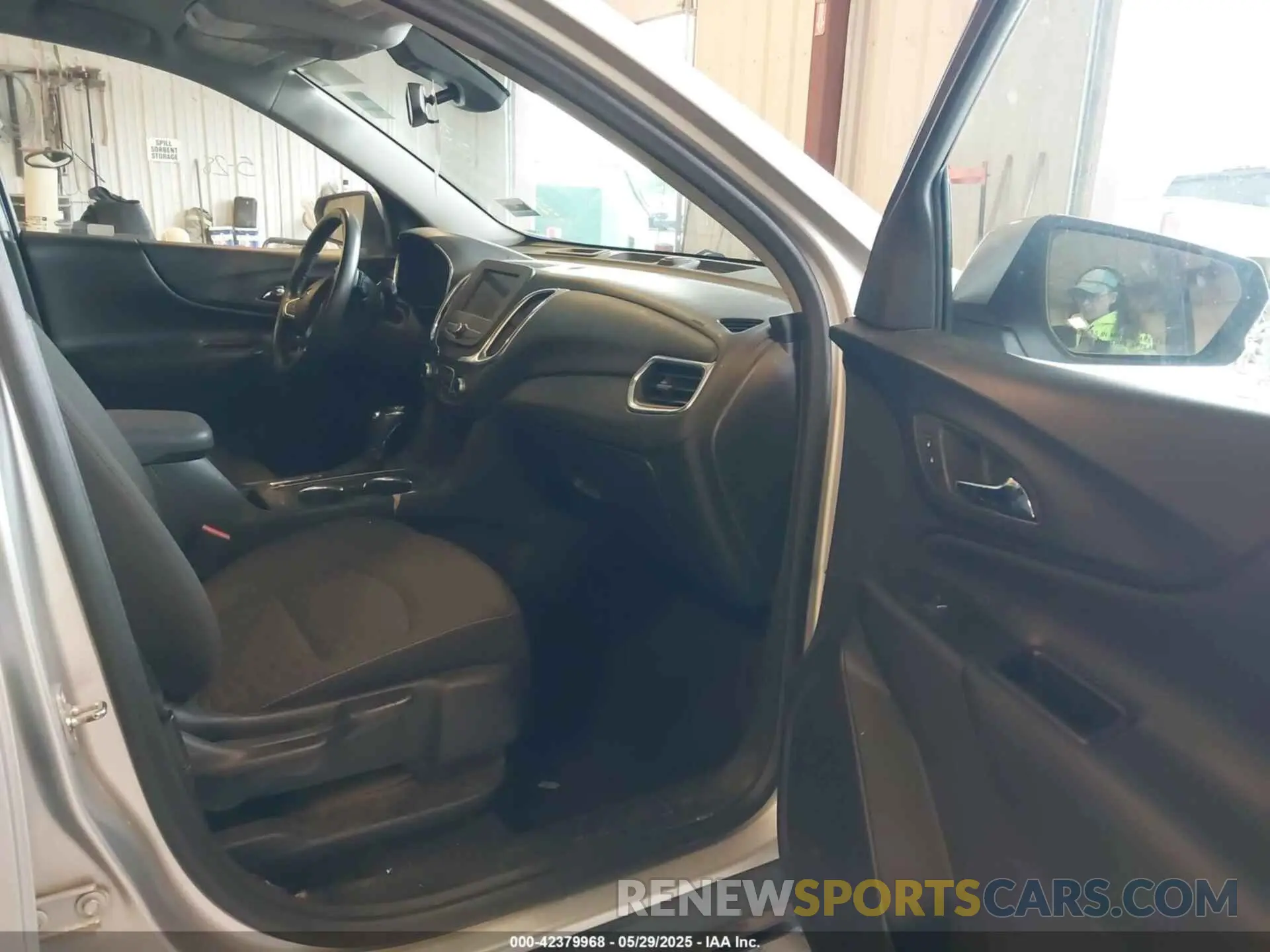 5 Photograph of a damaged car 3GNAXJEV9KS633657 CHEVROLET EQUINOX 2019