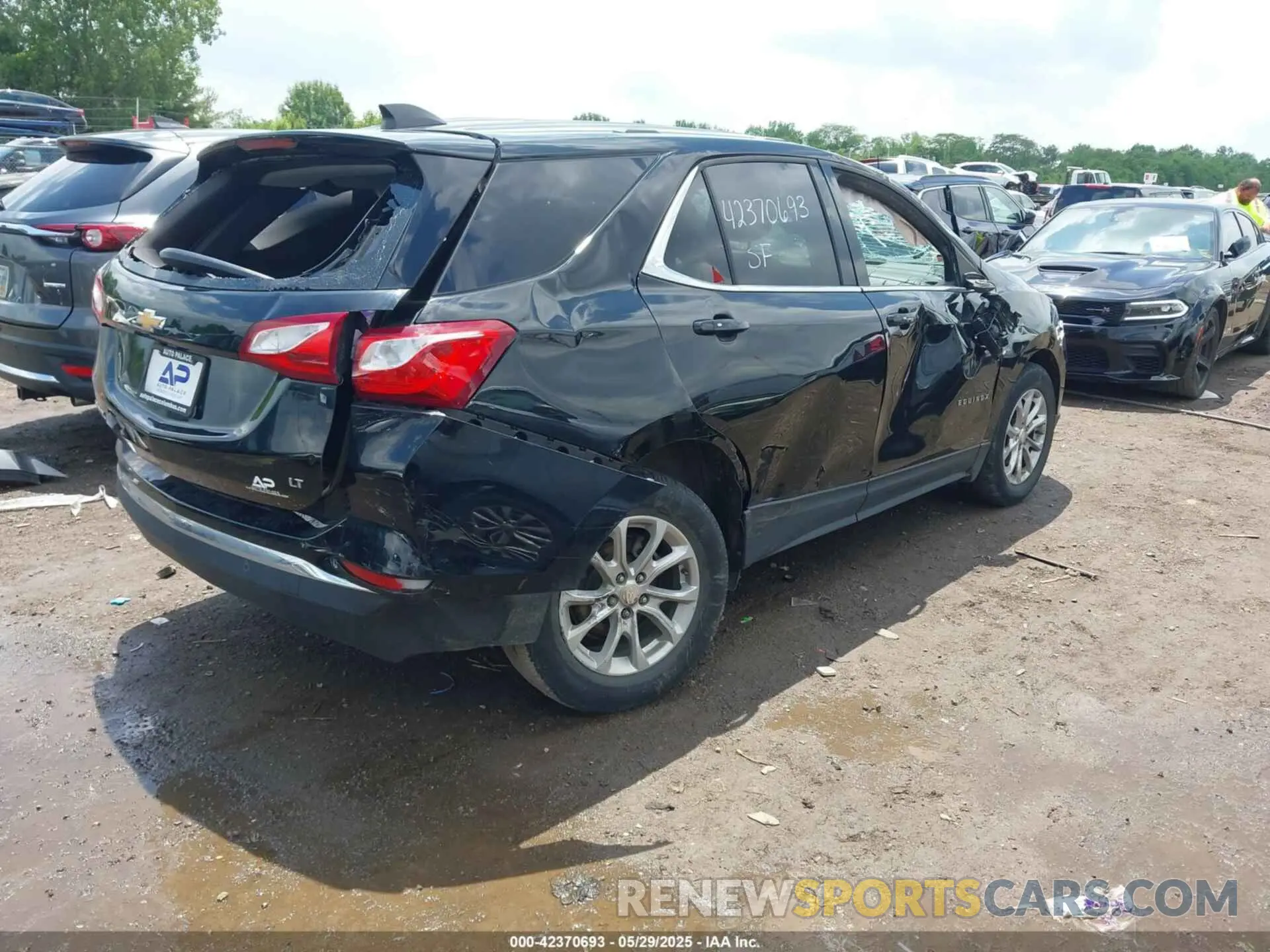 4 Photograph of a damaged car 3GNAXJEVXKL312978 CHEVROLET EQUINOX 2019