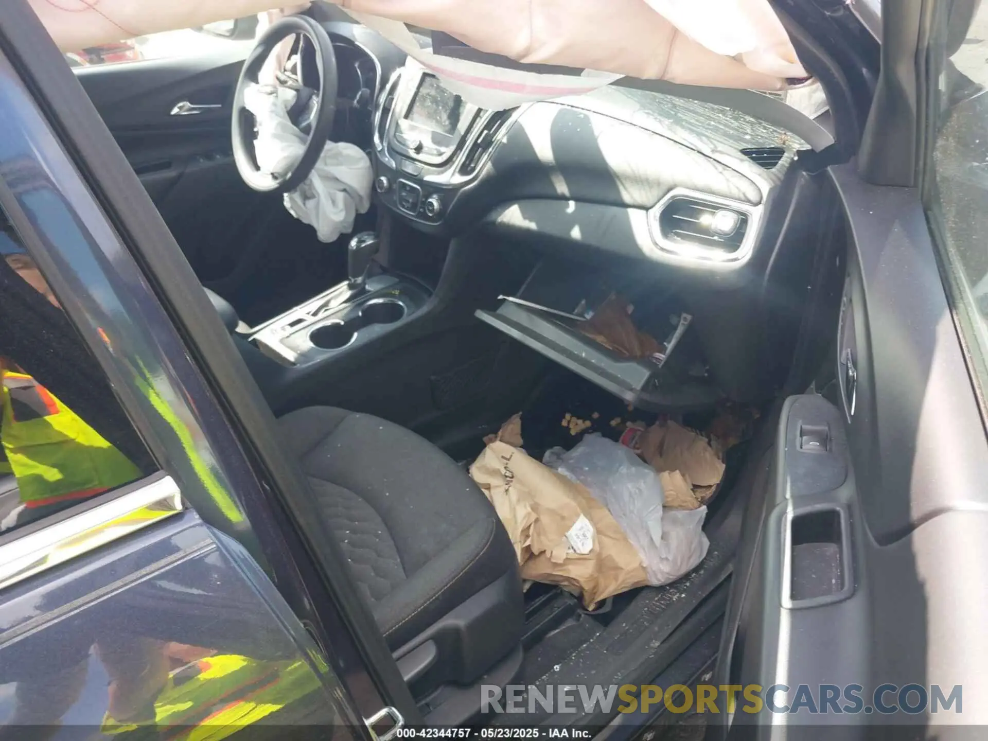 5 Photograph of a damaged car 3GNAXKEV0KL105506 CHEVROLET EQUINOX 2019