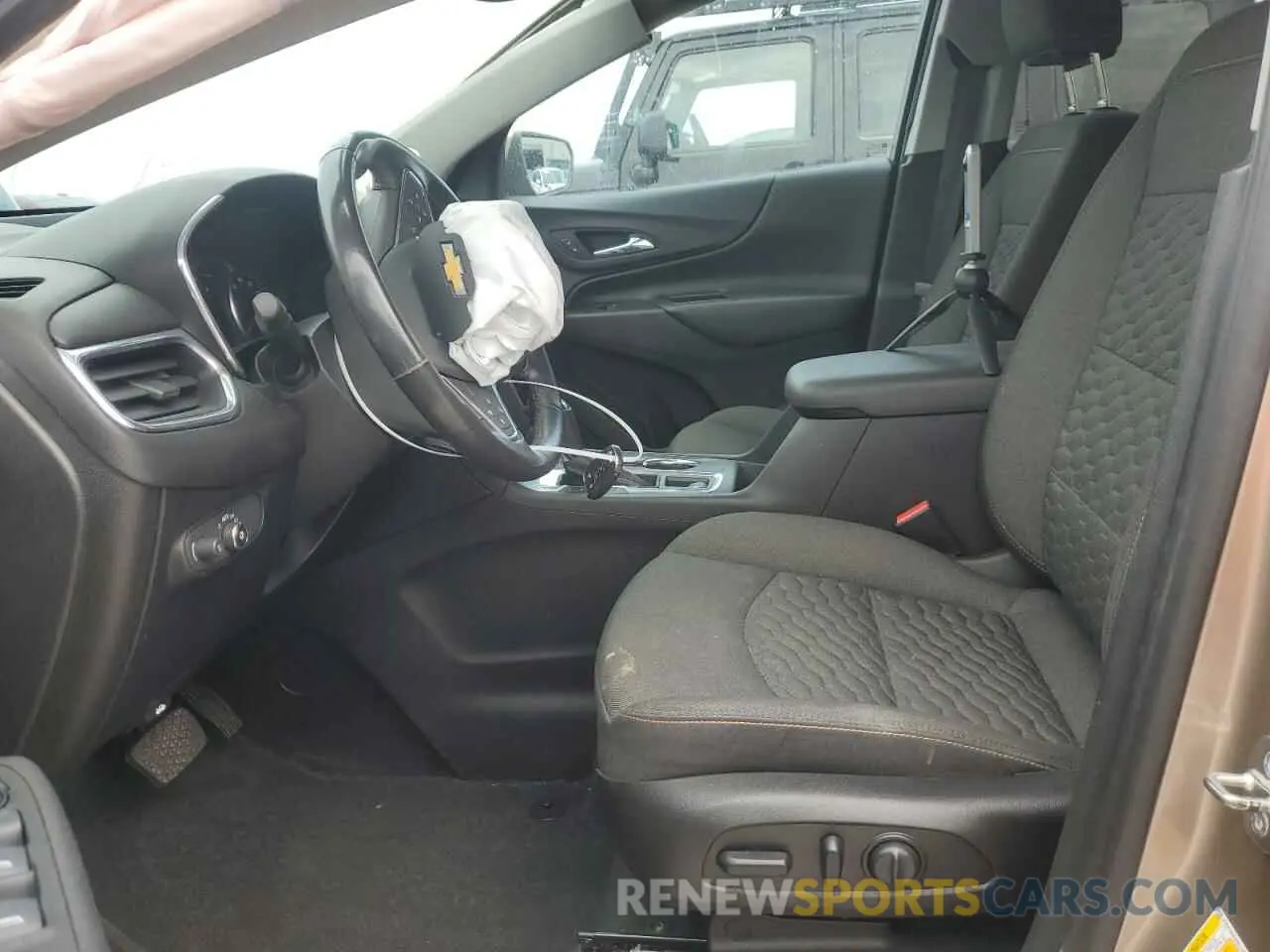 7 Photograph of a damaged car 3GNAXKEV0KL135024 CHEVROLET EQUINOX 2019