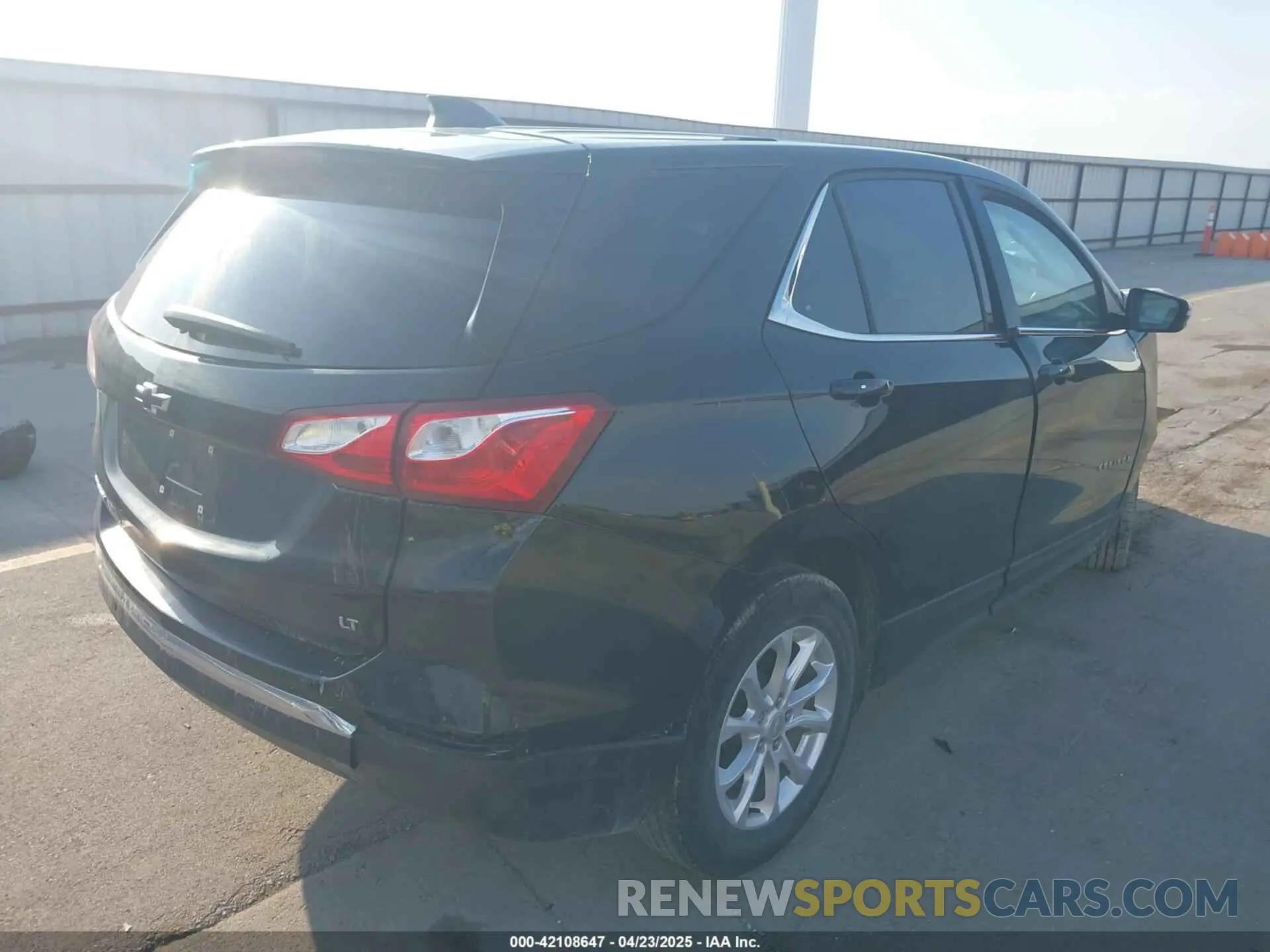 4 Photograph of a damaged car 3GNAXKEV0KL218369 CHEVROLET EQUINOX 2019