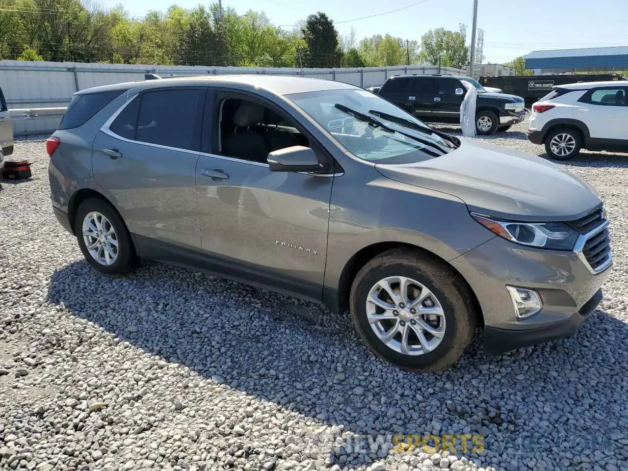 4 Photograph of a damaged car 3GNAXKEV0KS506463 CHEVROLET EQUINOX 2019
